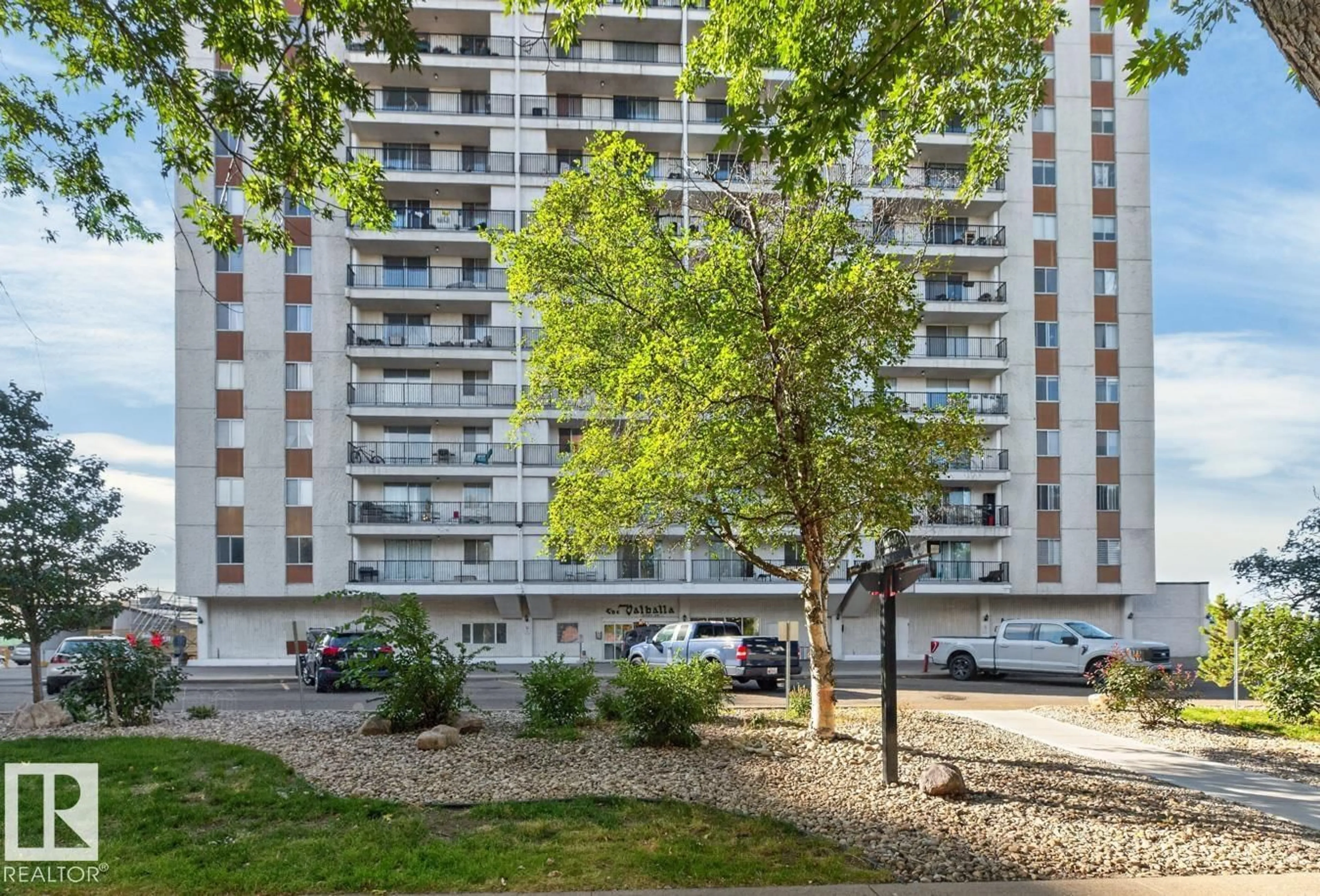 Patio, street for NW - 612 11307 99 AV, Edmonton Alberta T5K0H2