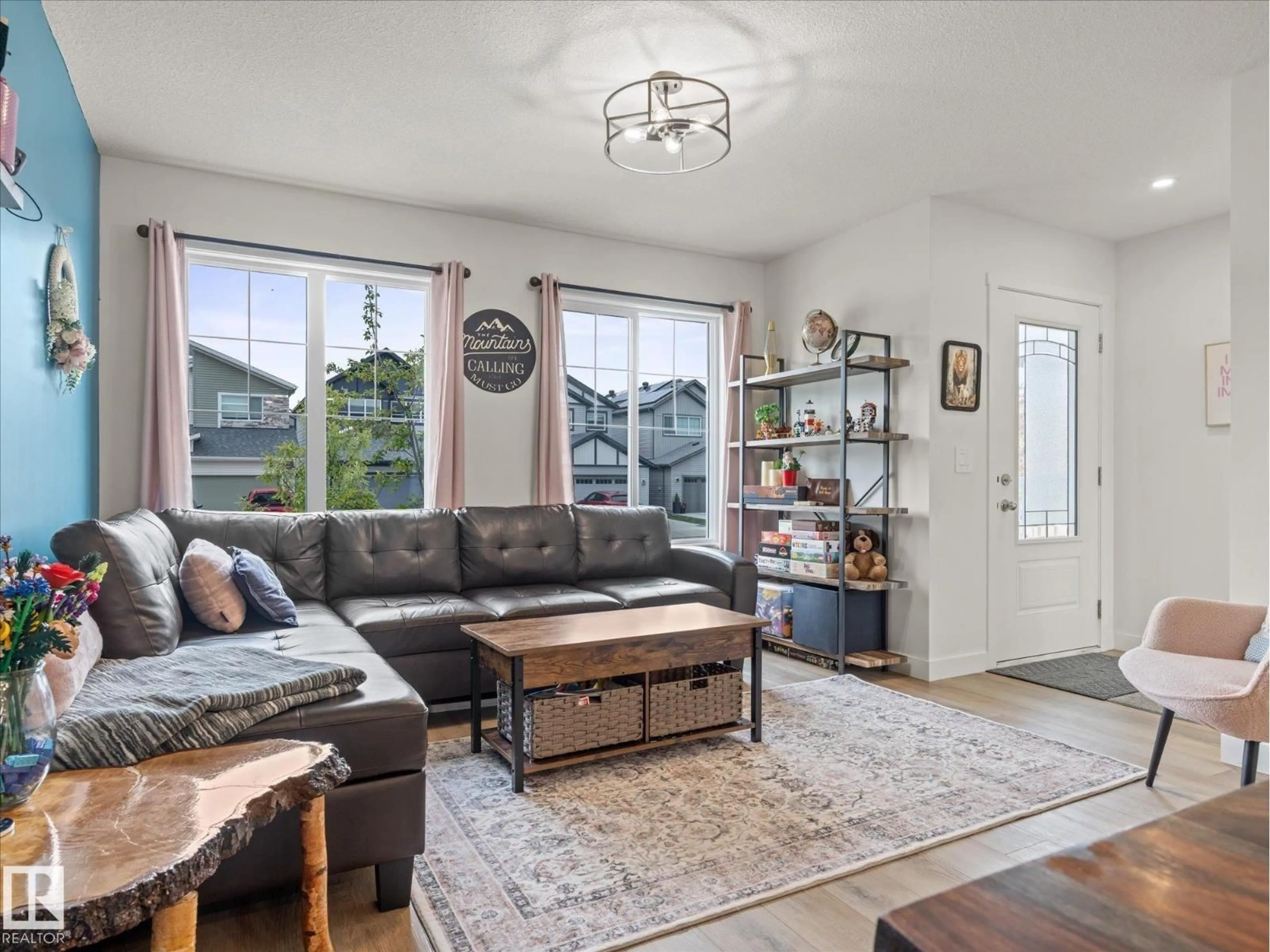 Living room with furniture, unknown for 31 NOUVEAU DR, St. Albert Alberta T8N7Z7