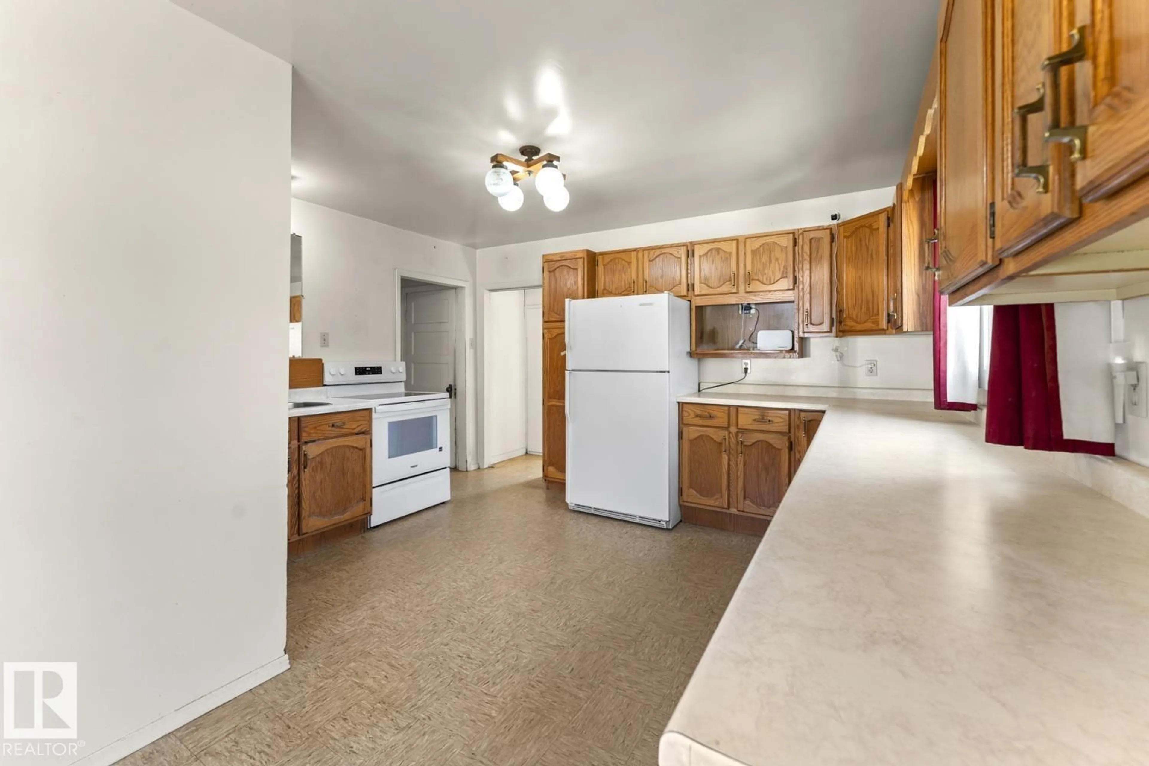 Standard kitchen, unknown for 42201 TWP RD 624, Rural Bonnyville M.D. Alberta T9M1P1