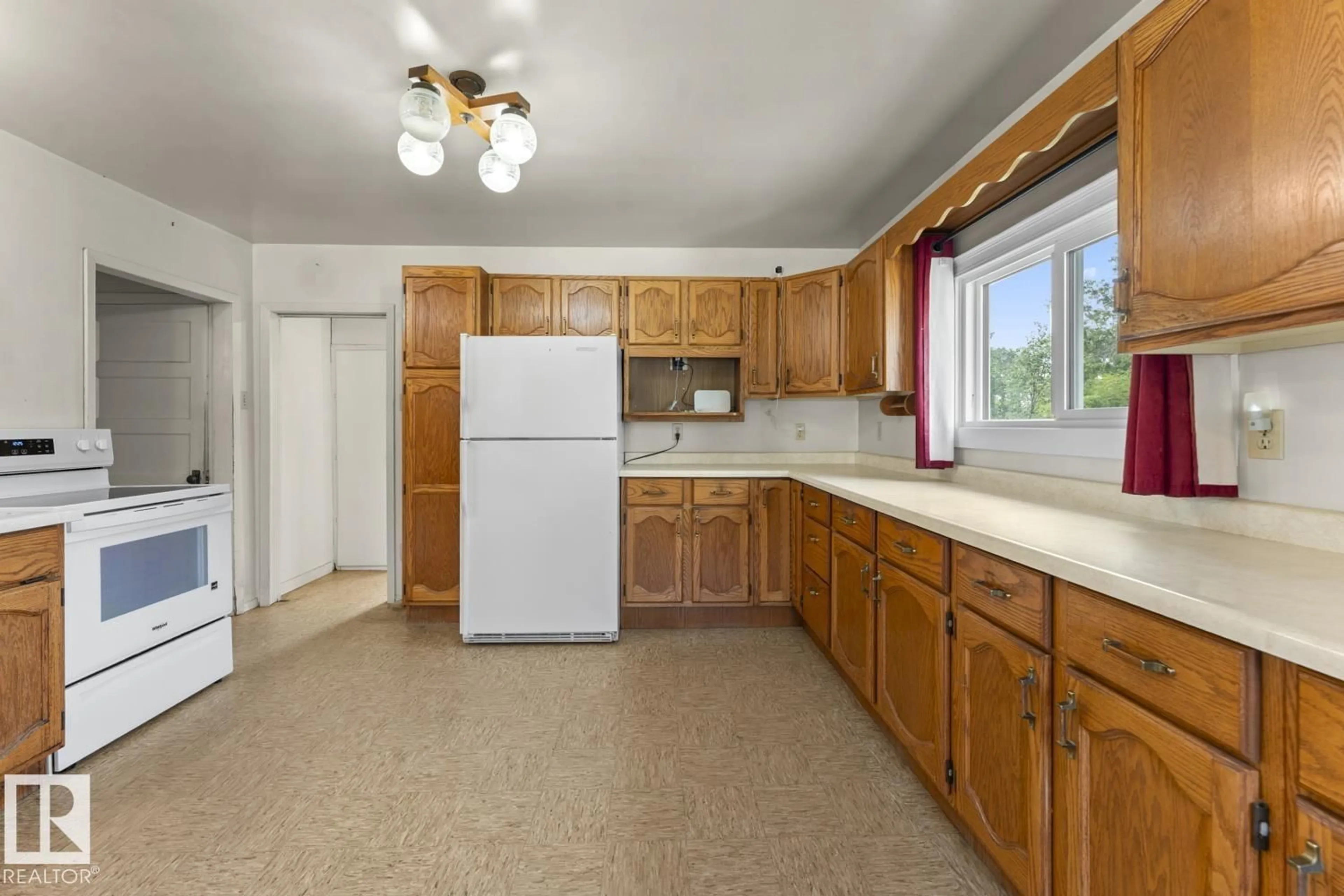 Standard kitchen, unknown for 42201 TWP RD 624, Rural Bonnyville M.D. Alberta T9M1P1