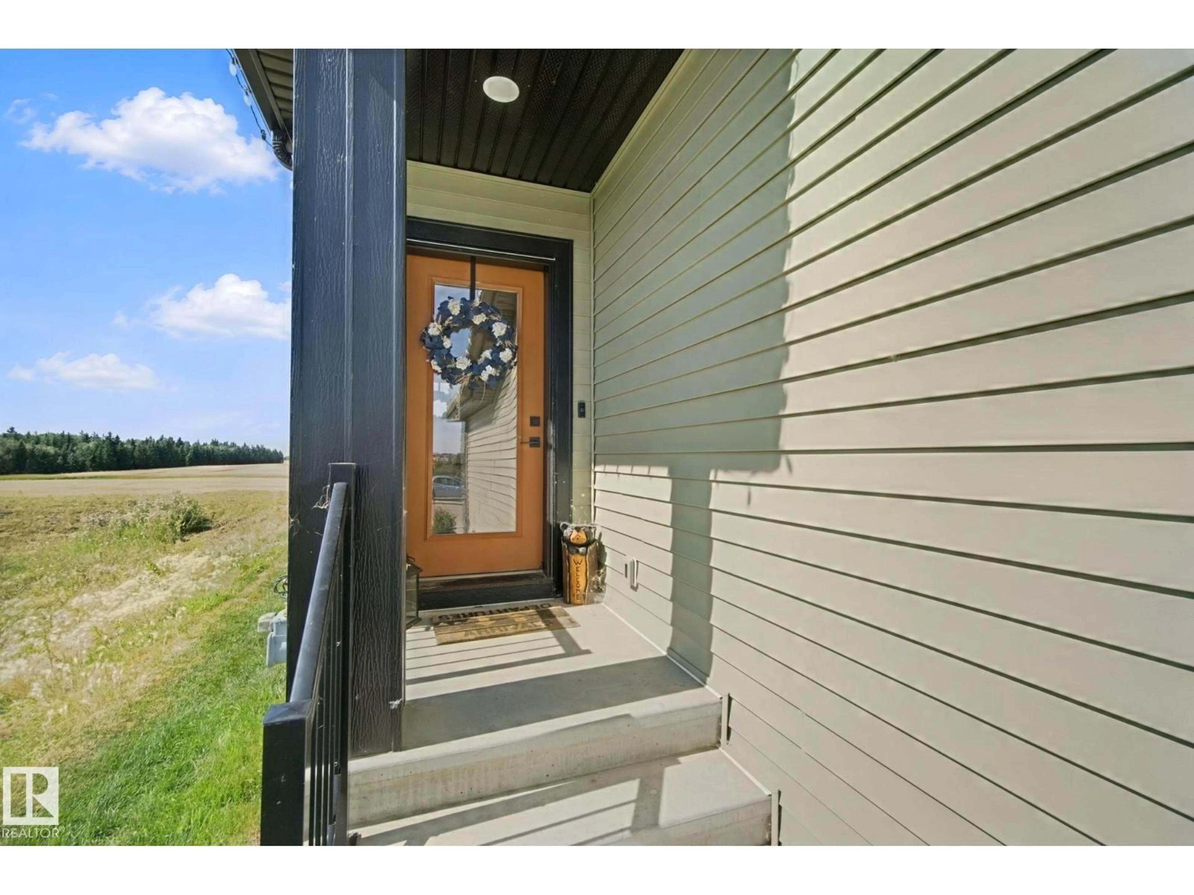Indoor entryway for 608 BOULDER WD, Leduc Alberta T9E1M1