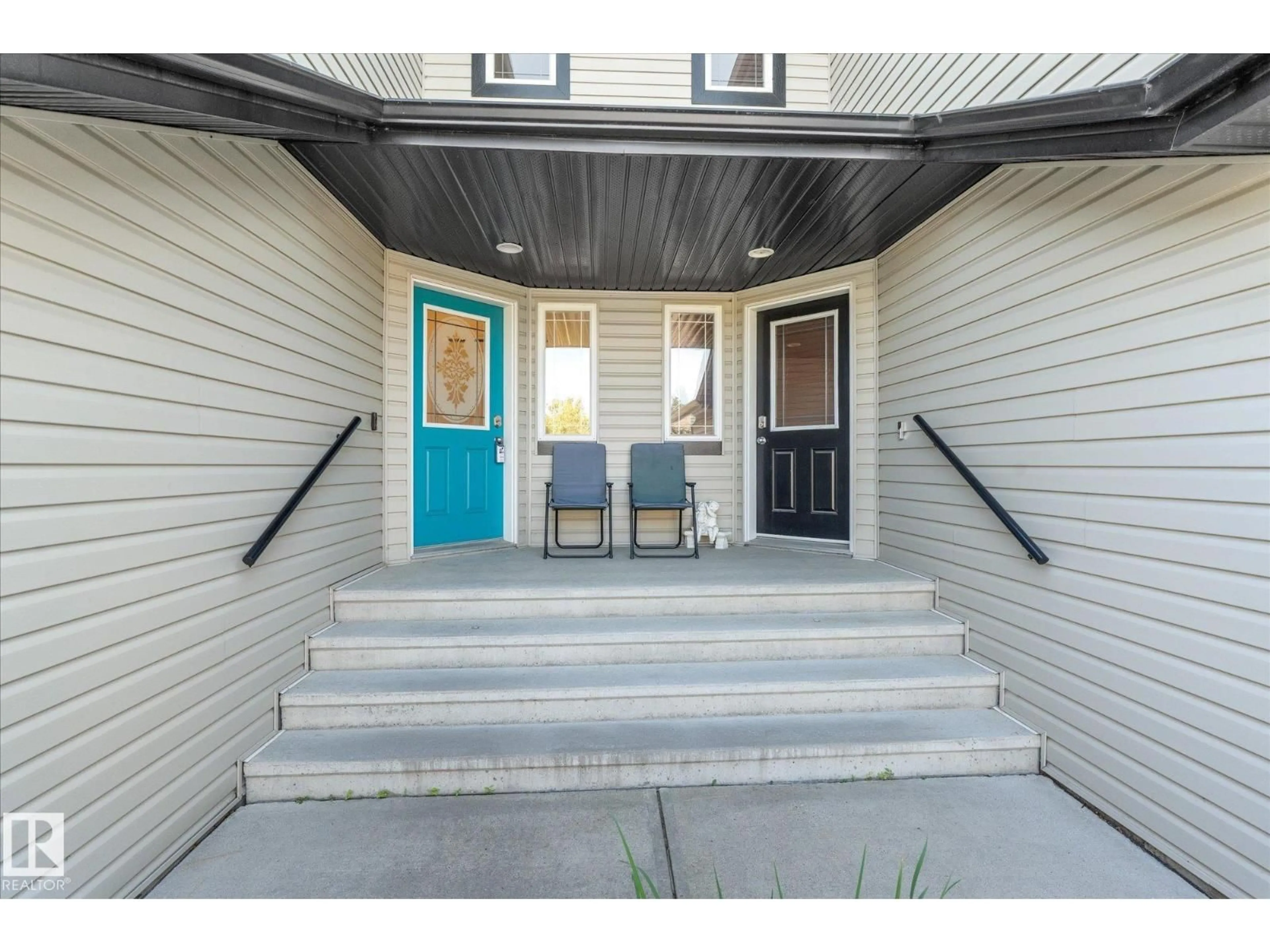 Indoor entryway for 156 BROOKVIEW WY, Stony Plain Alberta T7Z2X7