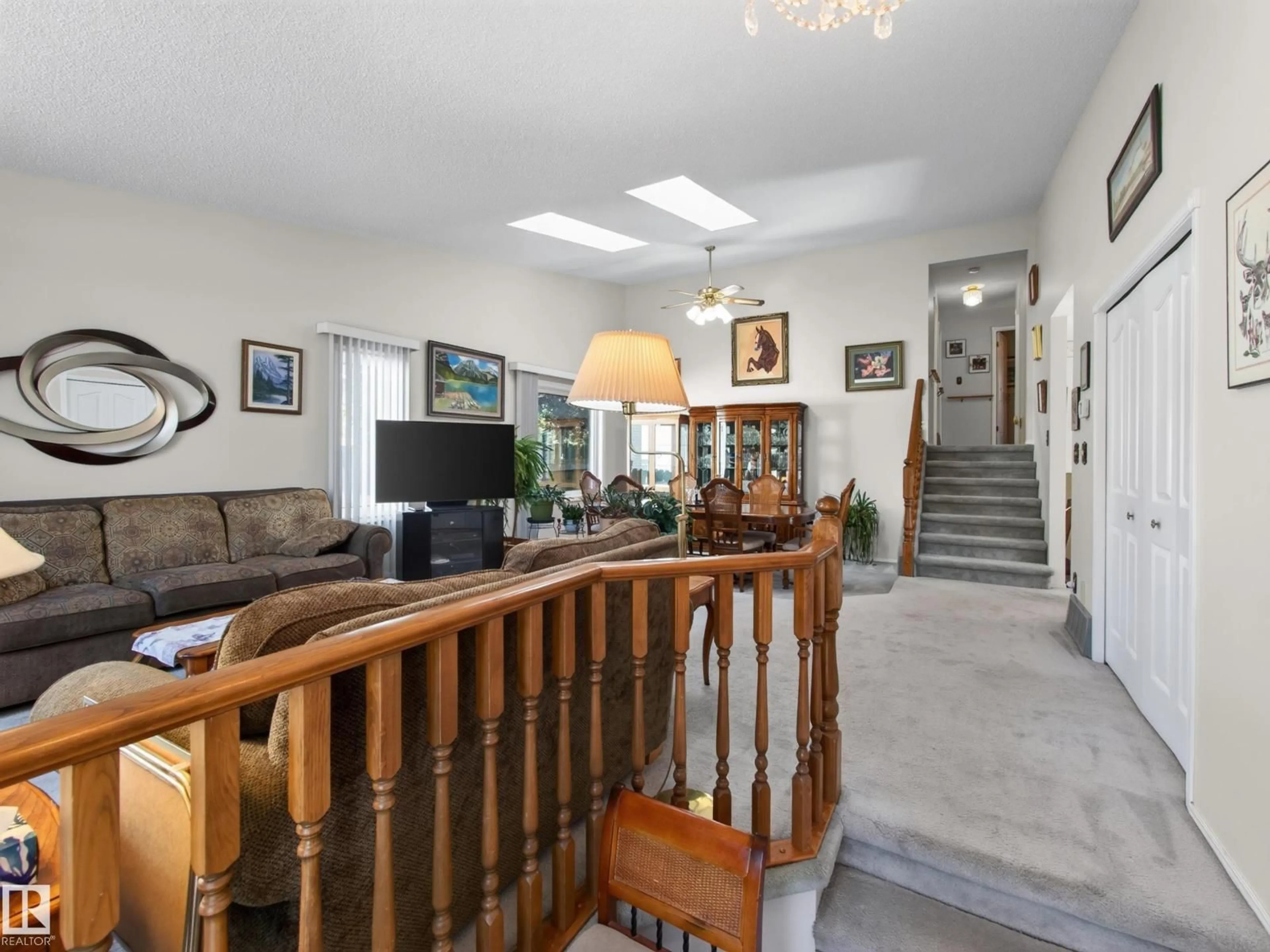 Indoor foyer for 7 KIRKLEES PL, Sherwood Park Alberta T8A5H2
