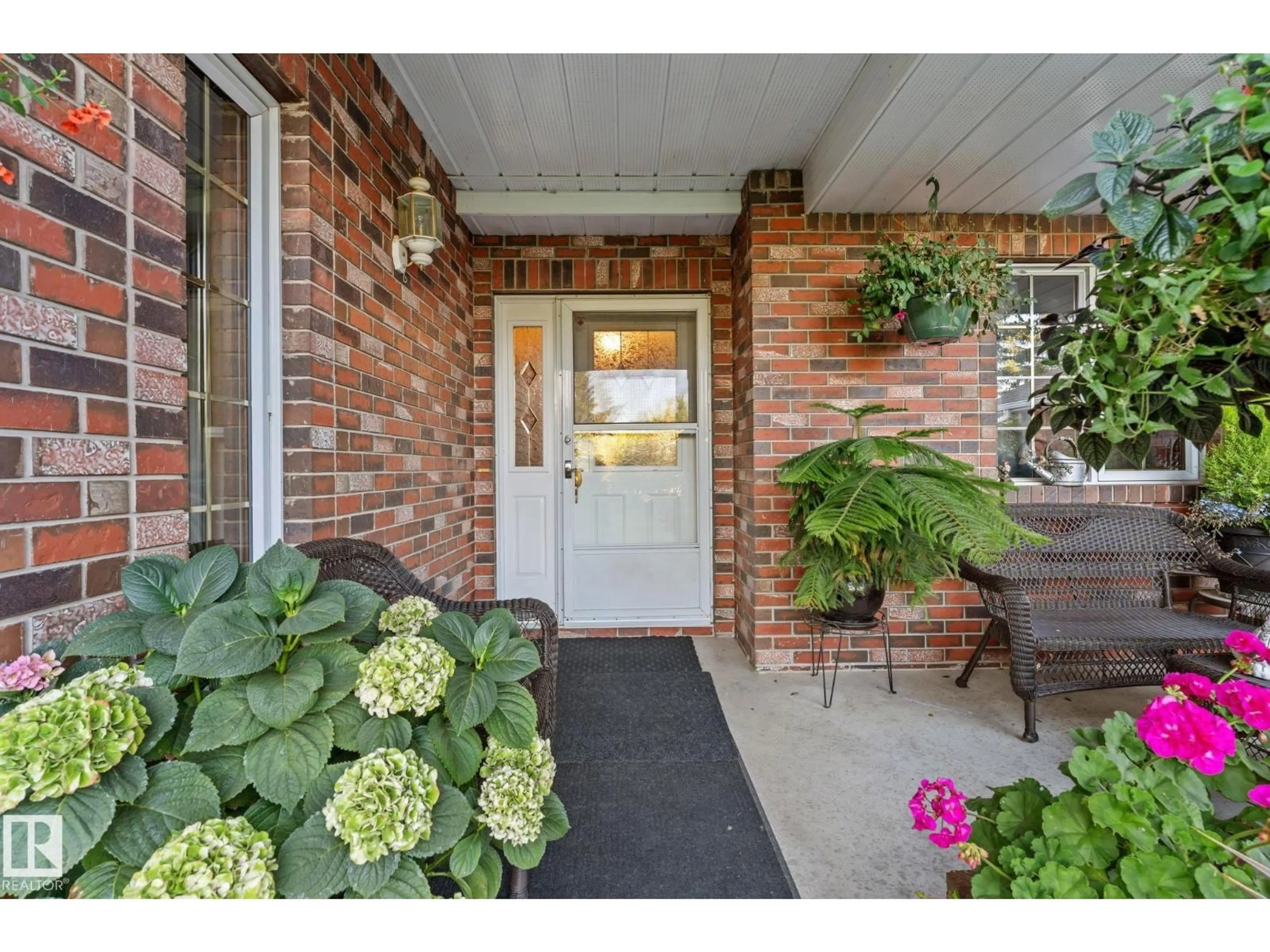 Indoor entryway for 54224 RGE ROAD 245, Rural Sturgeon County Alberta T8T0A6