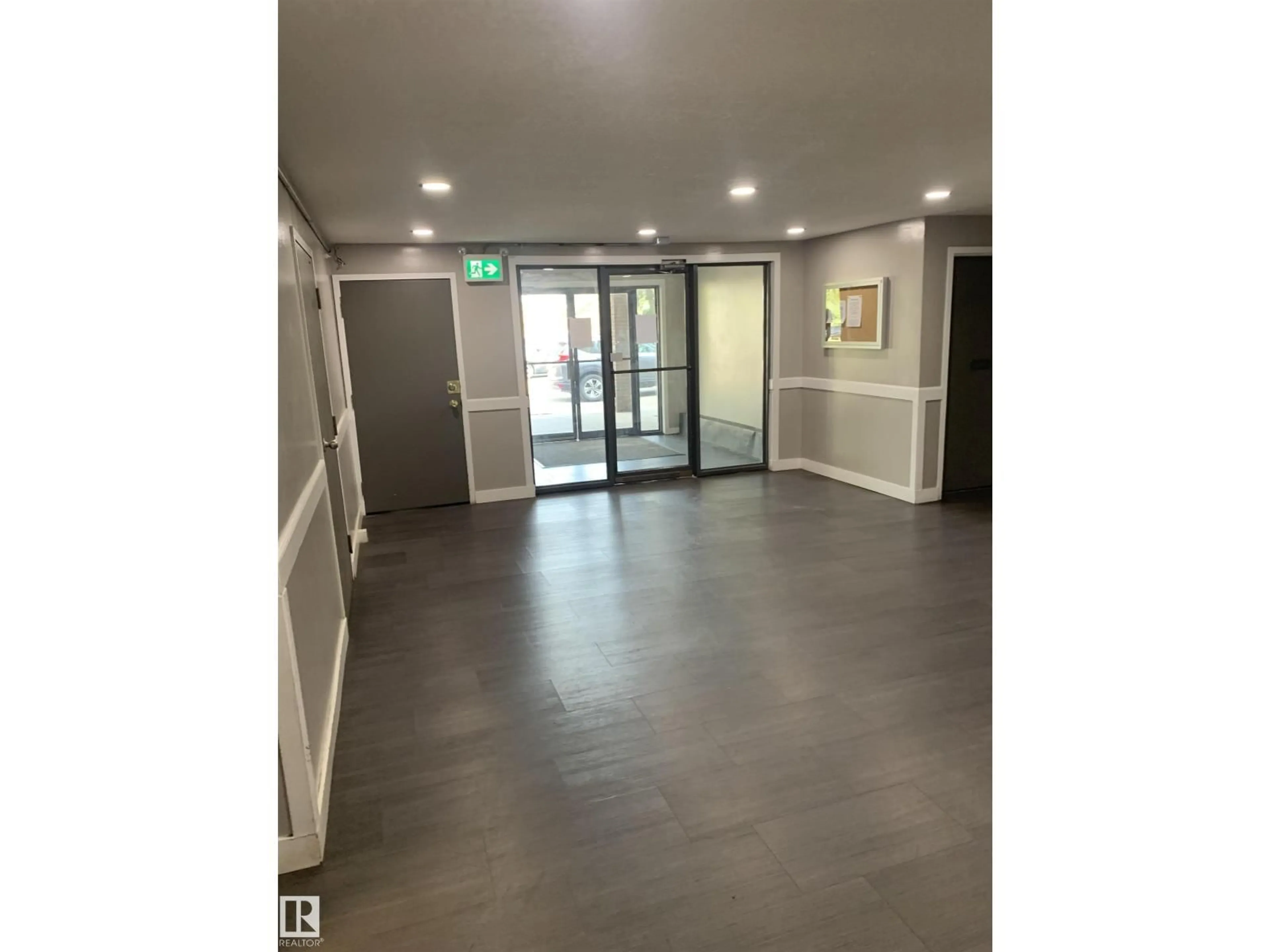 Indoor foyer for #411 - 1945 105 ST, Edmonton Alberta T6J5N6