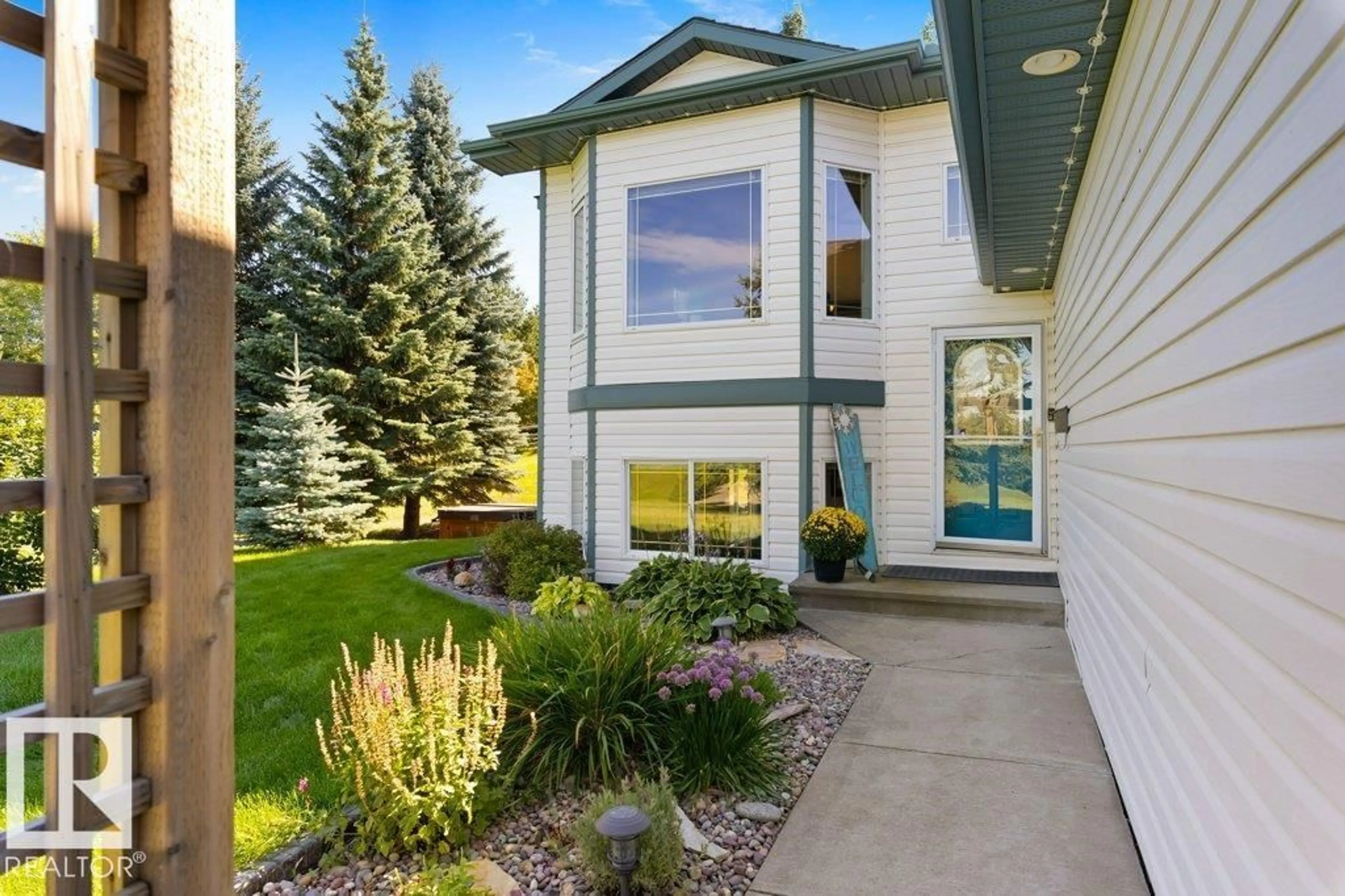 Home with vinyl exterior material, street for 53310 - 49 RGE ROAD 15, Rural Parkland County Alberta T7Y0C3