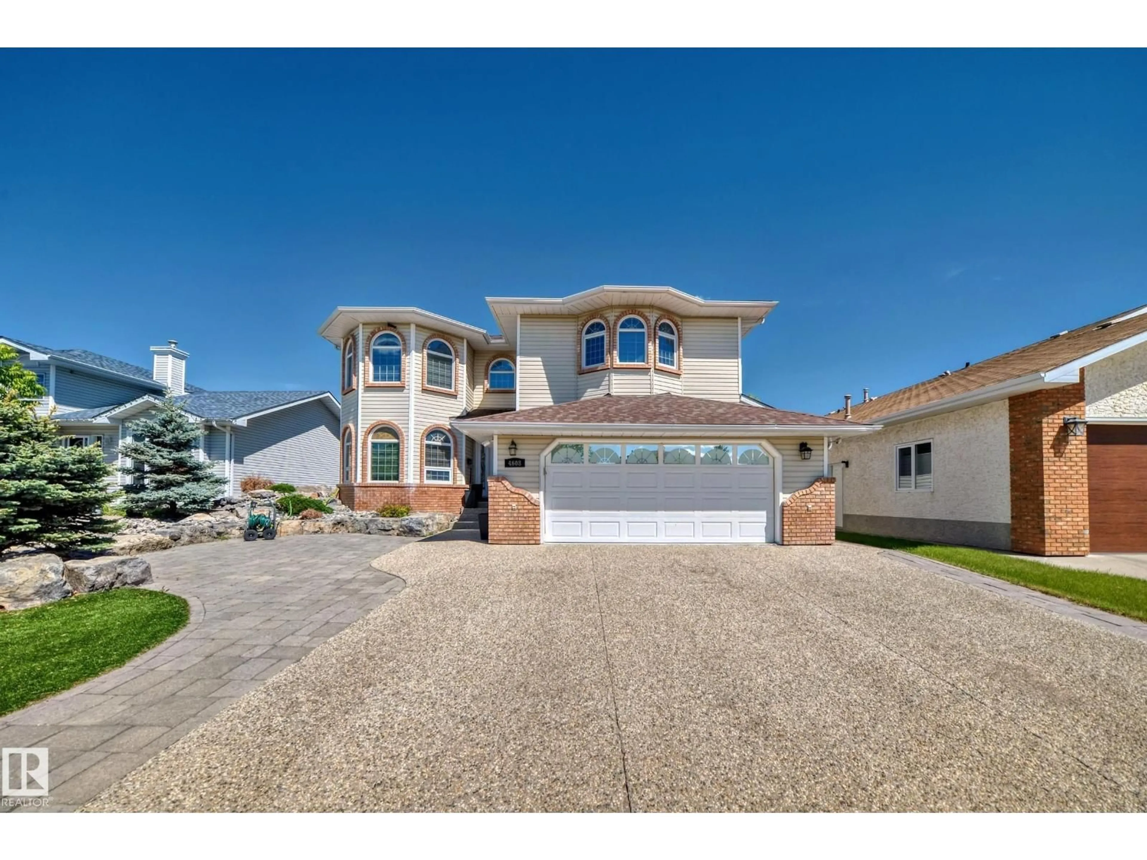 Home with vinyl exterior material, street for 4608 43 AV, Edmonton Alberta T6L6L9