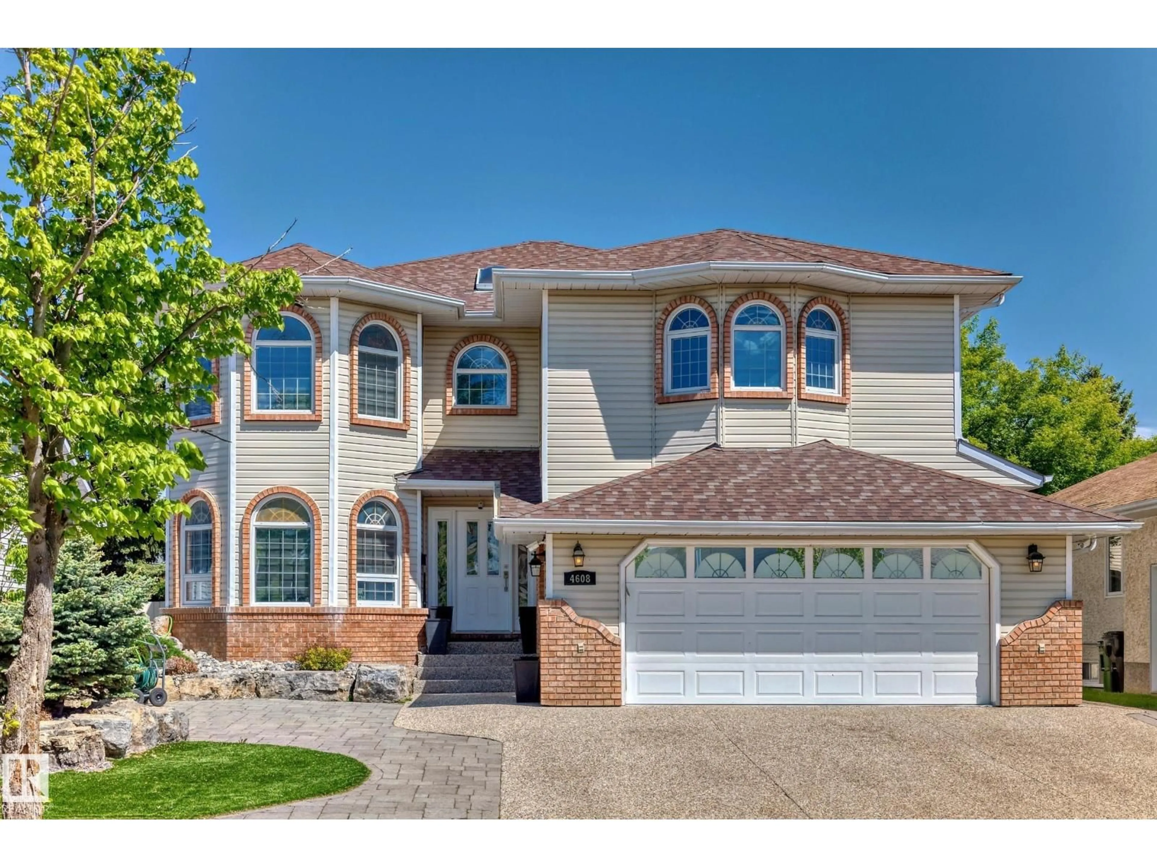 Home with vinyl exterior material, street for 4608 43 AV, Edmonton Alberta T6L6L9