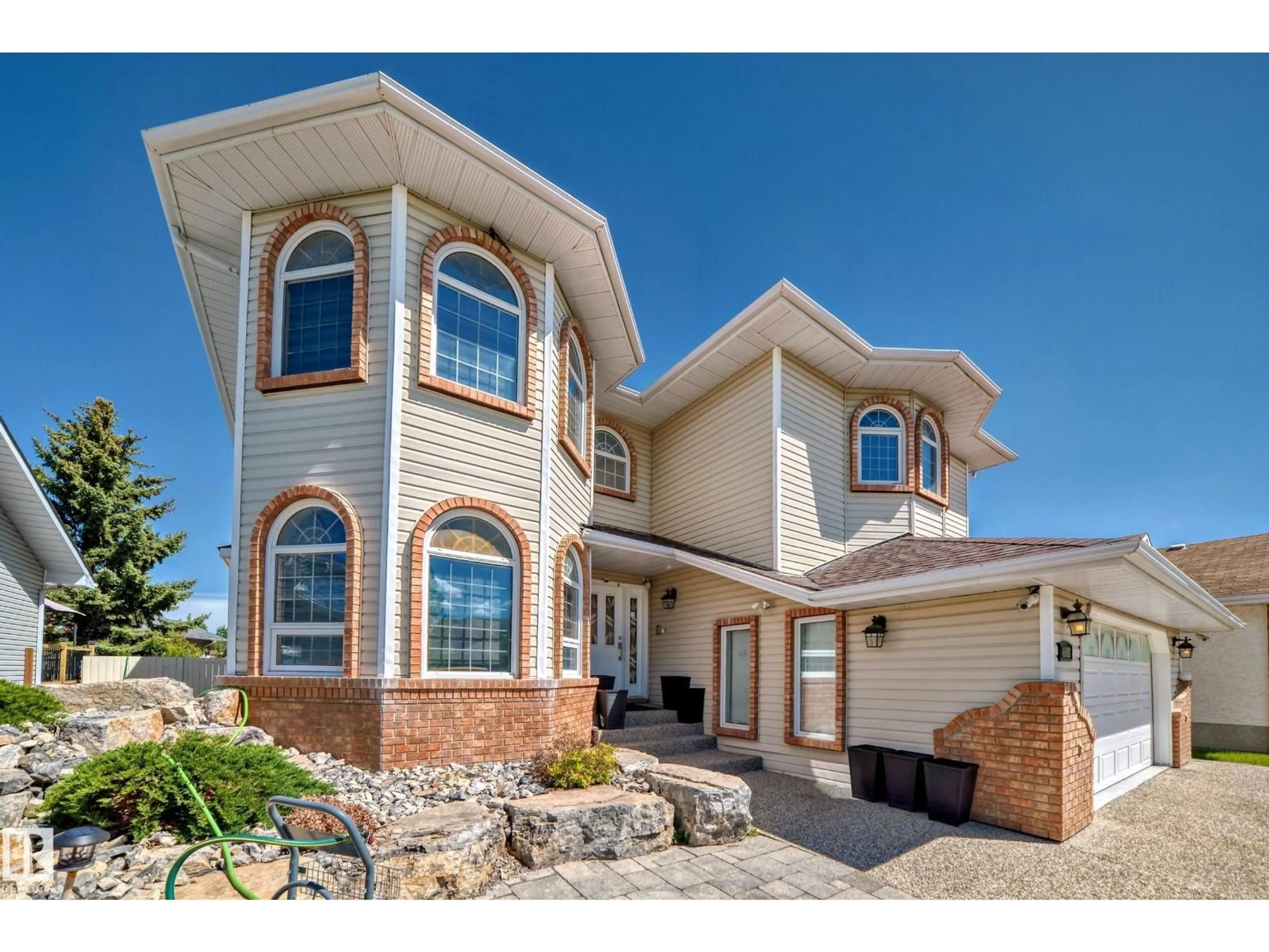 Home with vinyl exterior material, unknown for 4608 43 AV, Edmonton Alberta T6L6L9