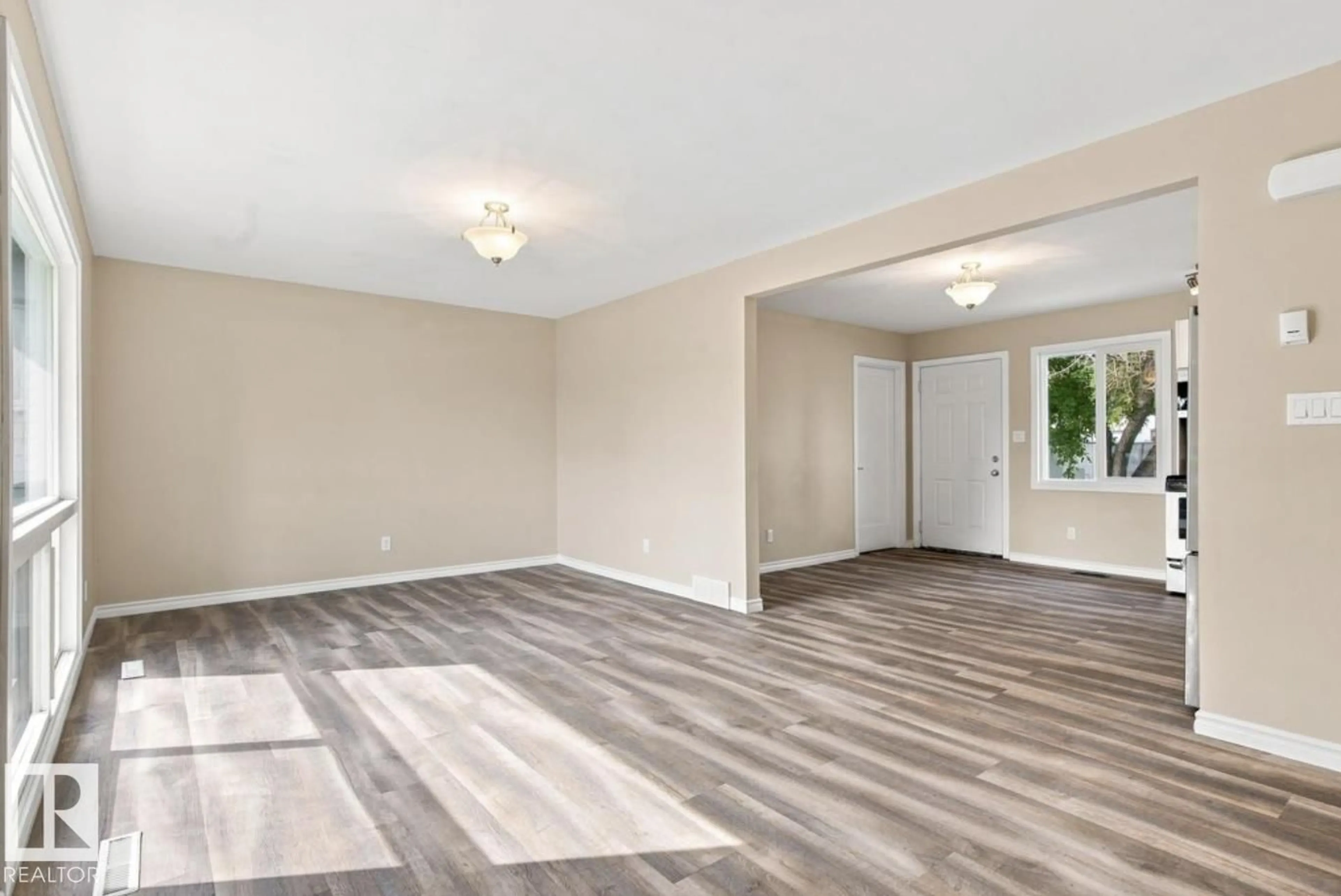 A pic of a room for 15812 110A AV, Edmonton Alberta T5P1H7