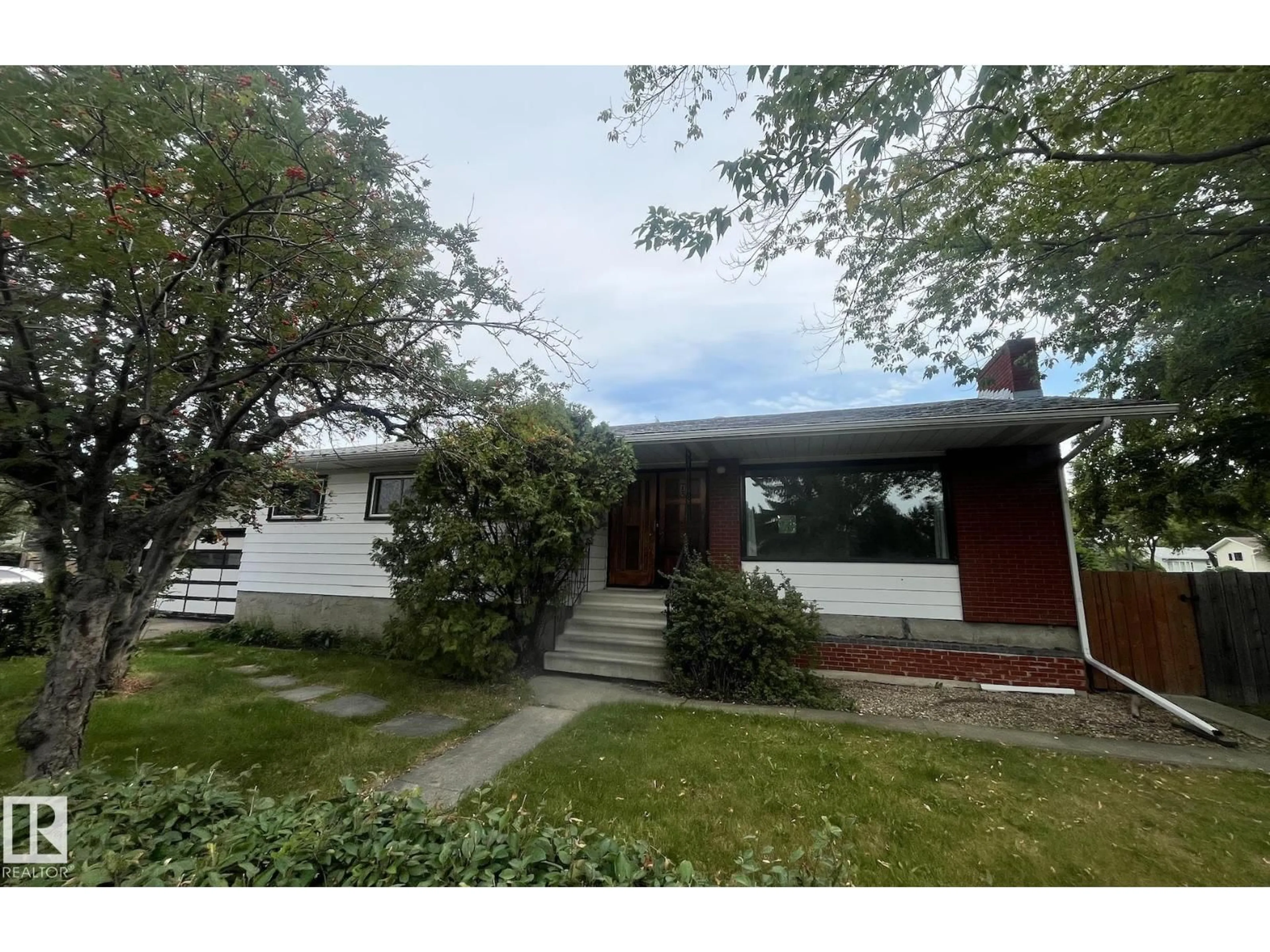 Home with vinyl exterior material, street for 73 STARLING DR, Sherwood Park Alberta T8A3L9