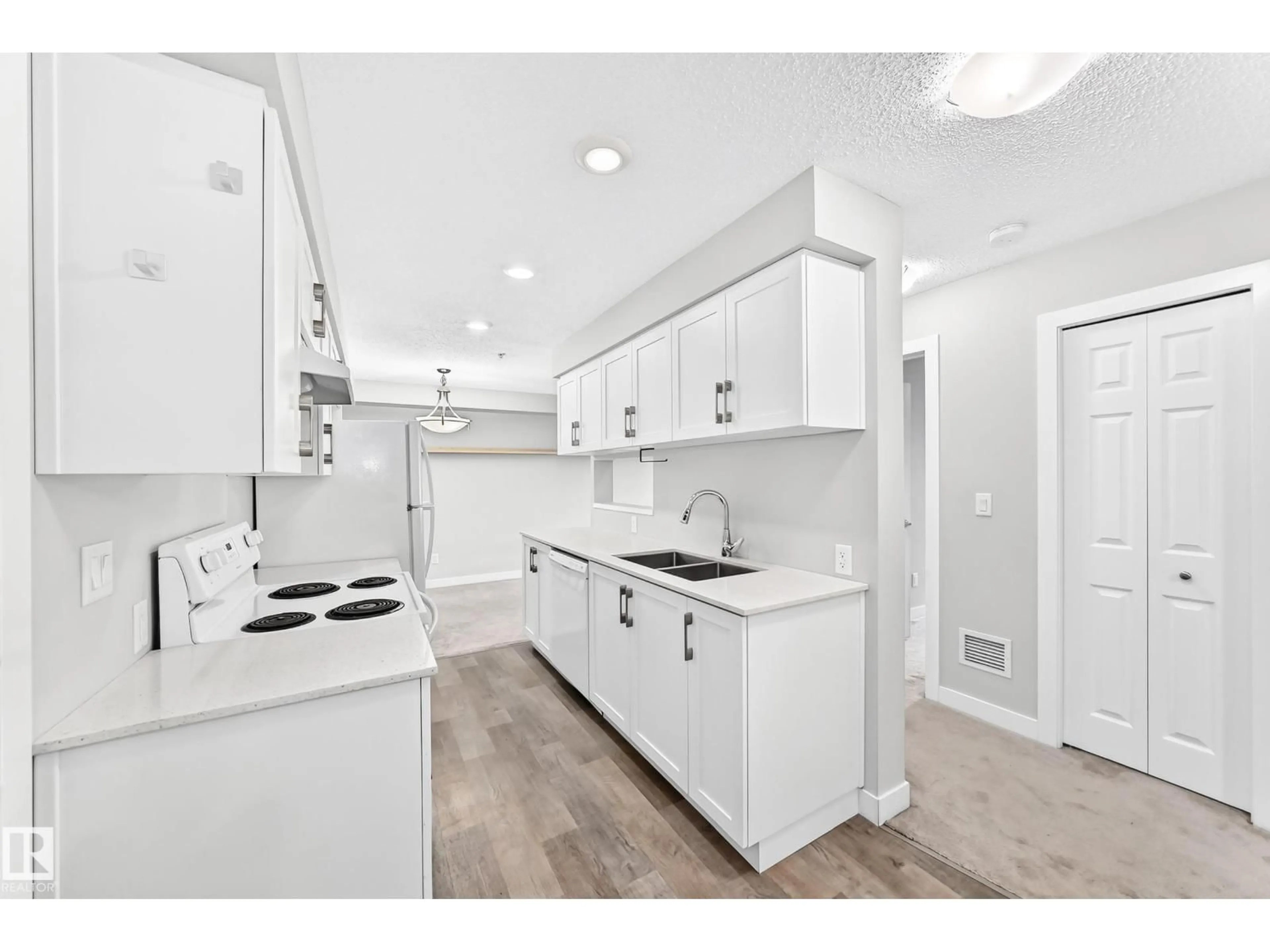 Unknown for #220 - 11511 27 AV, Edmonton Alberta T6J7J8