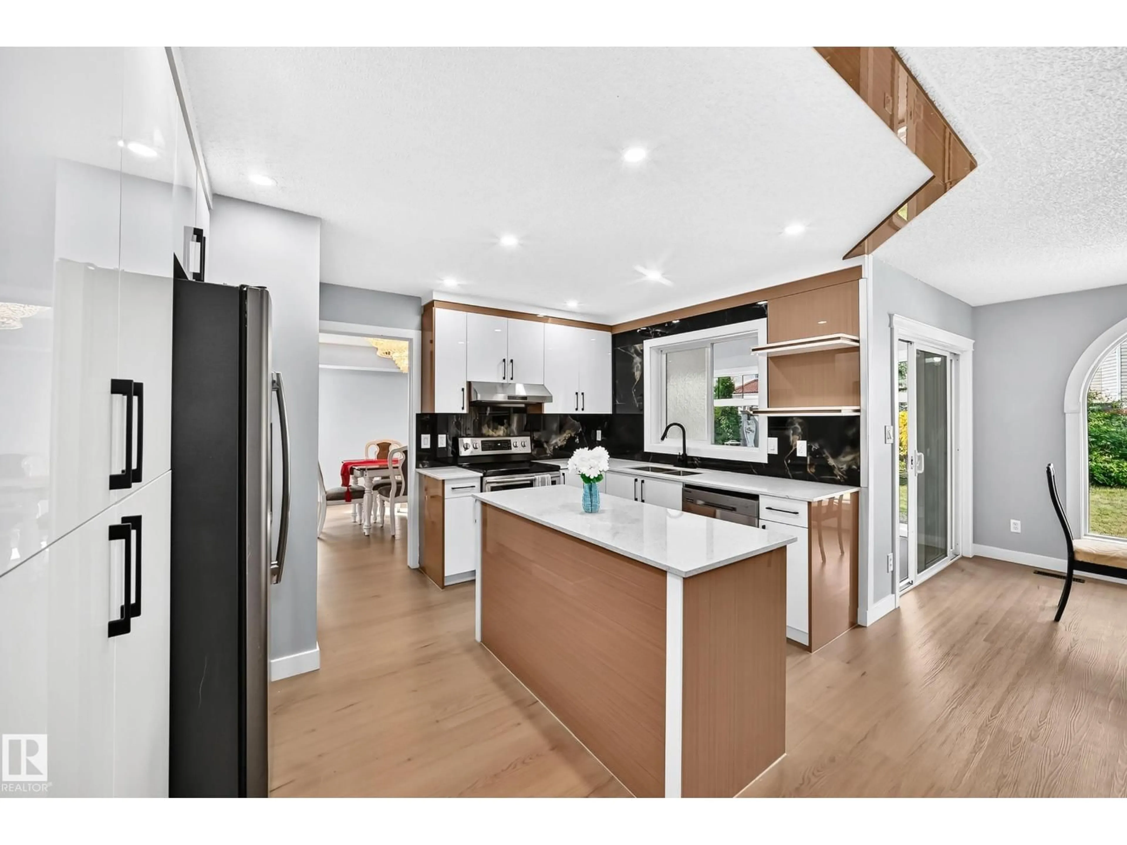 Open concept kitchen, unknown for 706 BURLEY DR, Edmonton Alberta T6R1Y2