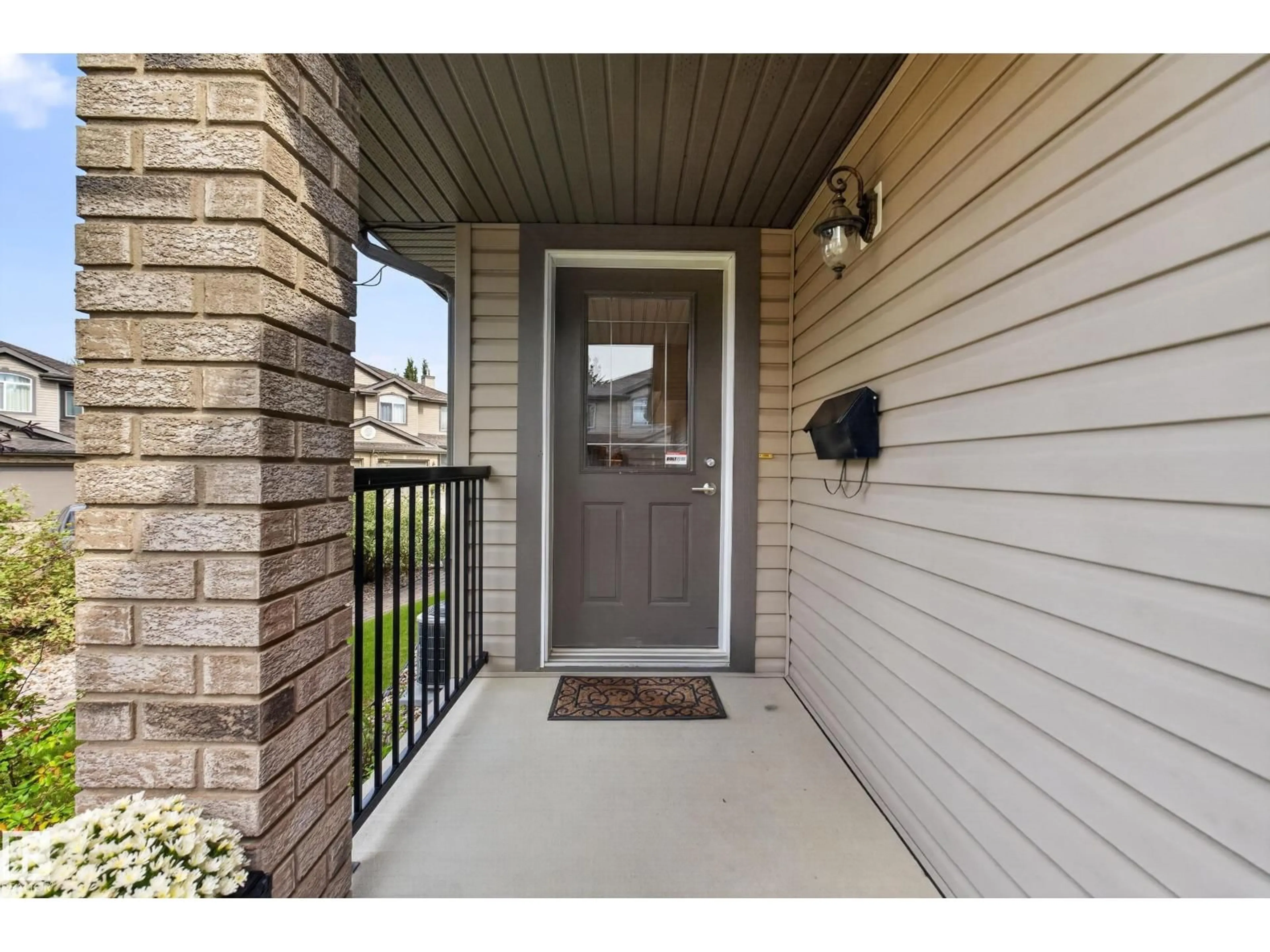 Indoor entryway for 20 - 35 NORMAN CO, St. Albert Alberta T8N7K4