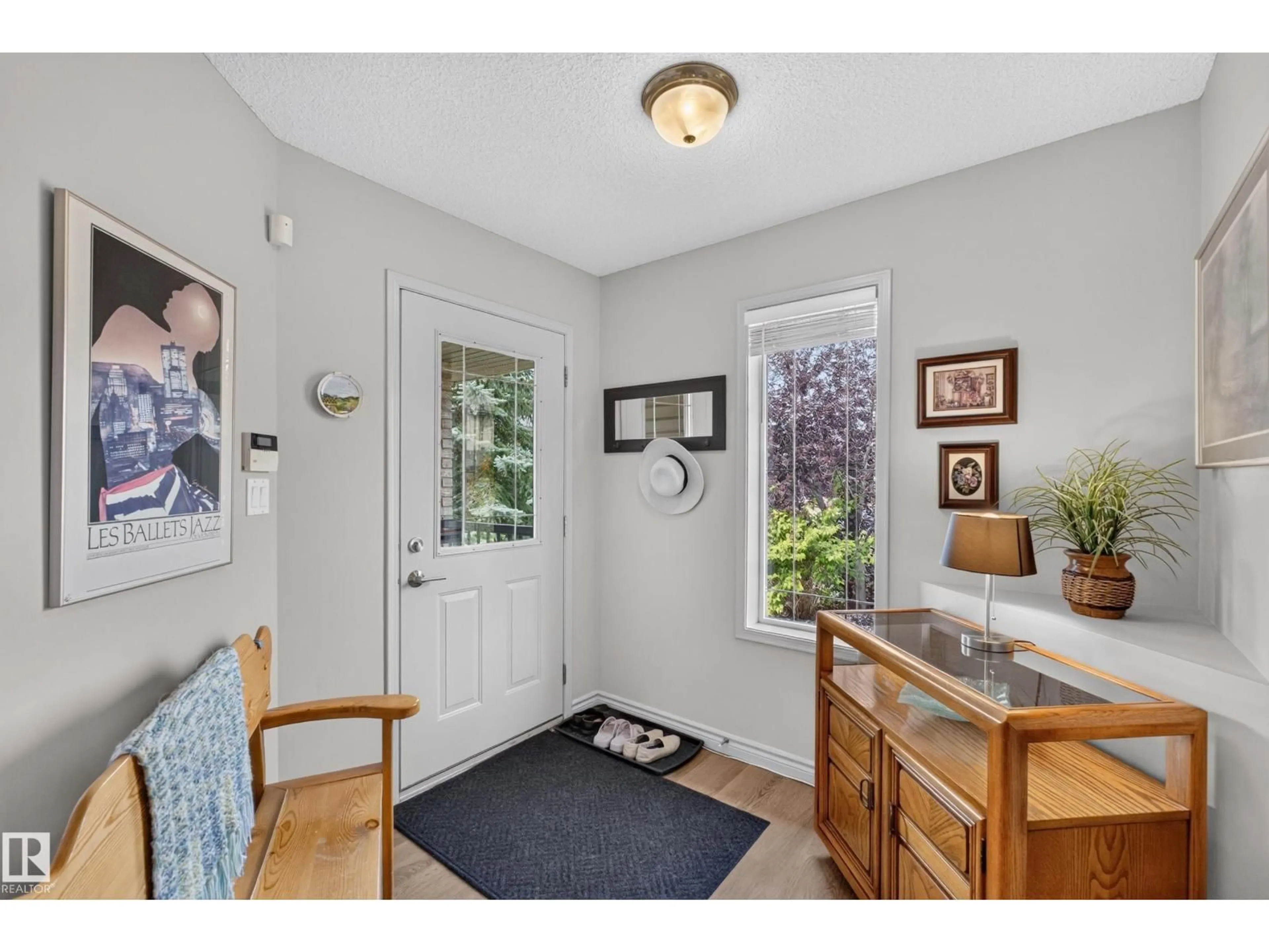 Indoor entryway for 20 - 35 NORMAN CO, St. Albert Alberta T8N7K4