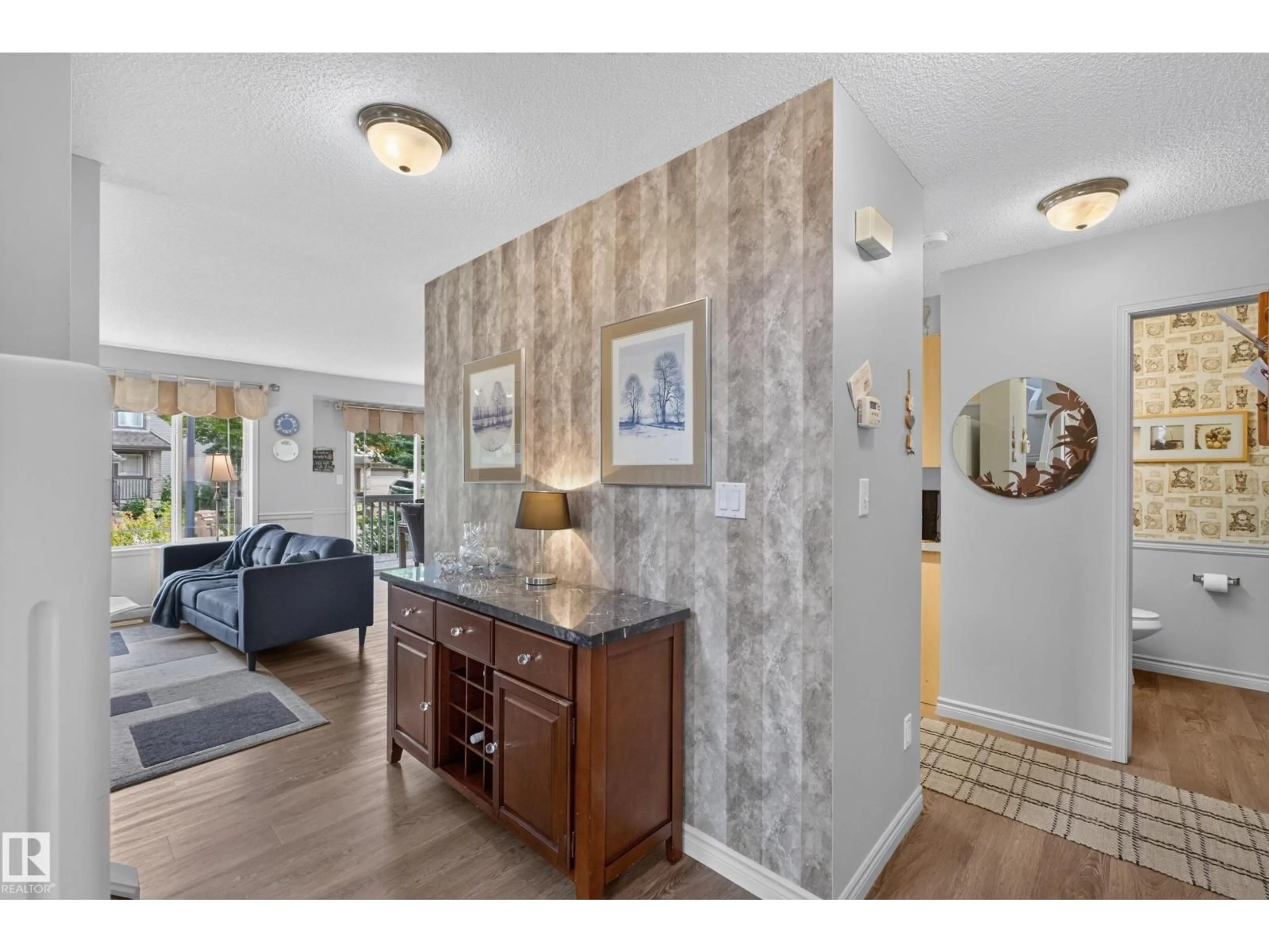 Indoor entryway for 20 - 35 NORMAN CO, St. Albert Alberta T8N7K4