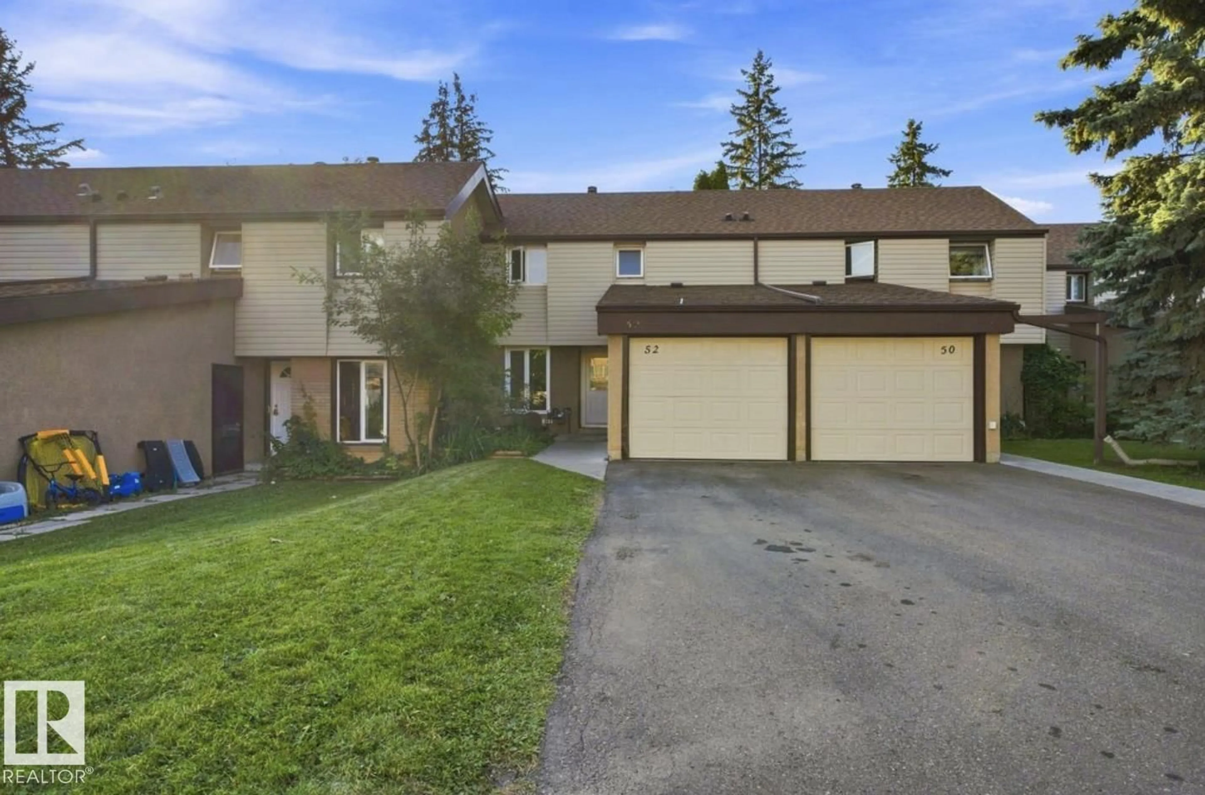 A pic from outside/outdoor area/front of a property/back of a property/a pic from drone, street for 52 GRANDIN VG, St. Albert Alberta T8N1R9