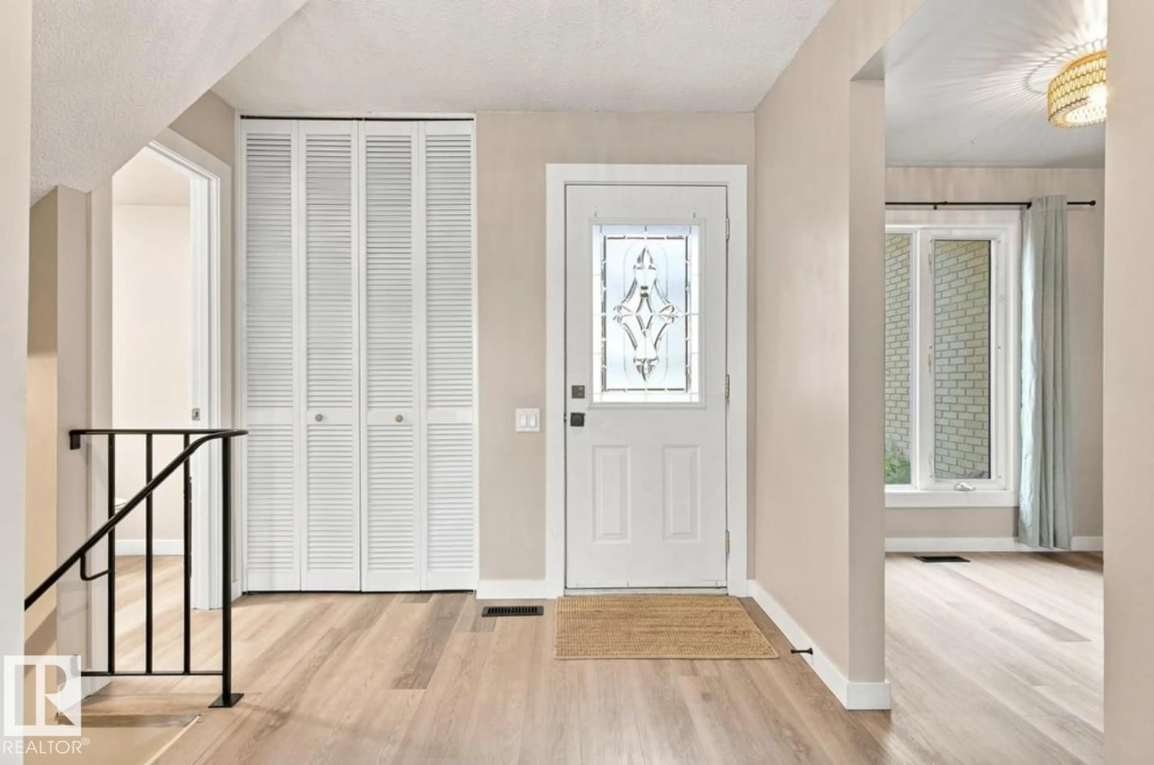 Indoor entryway for 52 GRANDIN VG, St. Albert Alberta T8N1R9