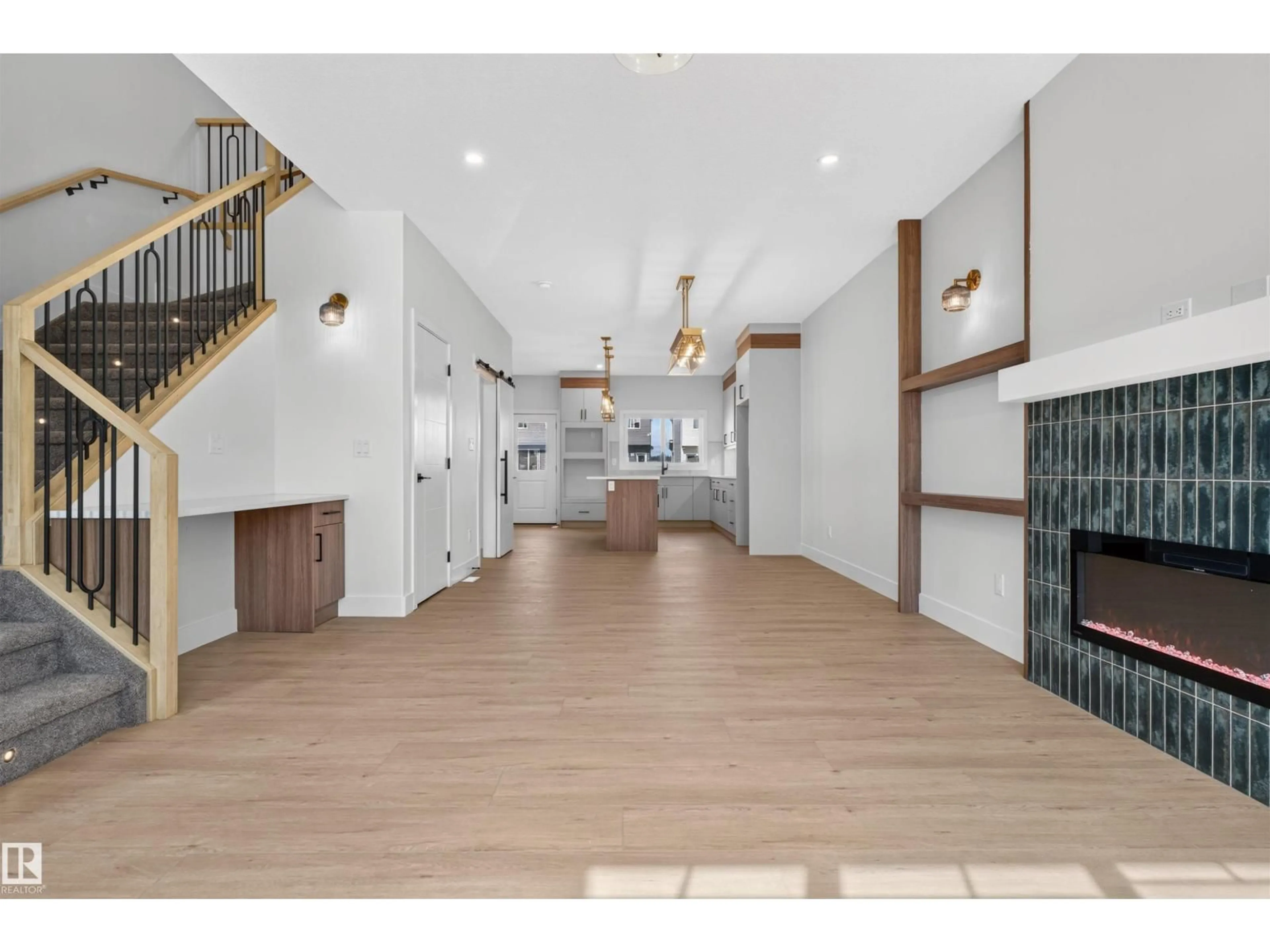 Indoor foyer for 55 ROSA CR, St. Albert Alberta T8N8B7