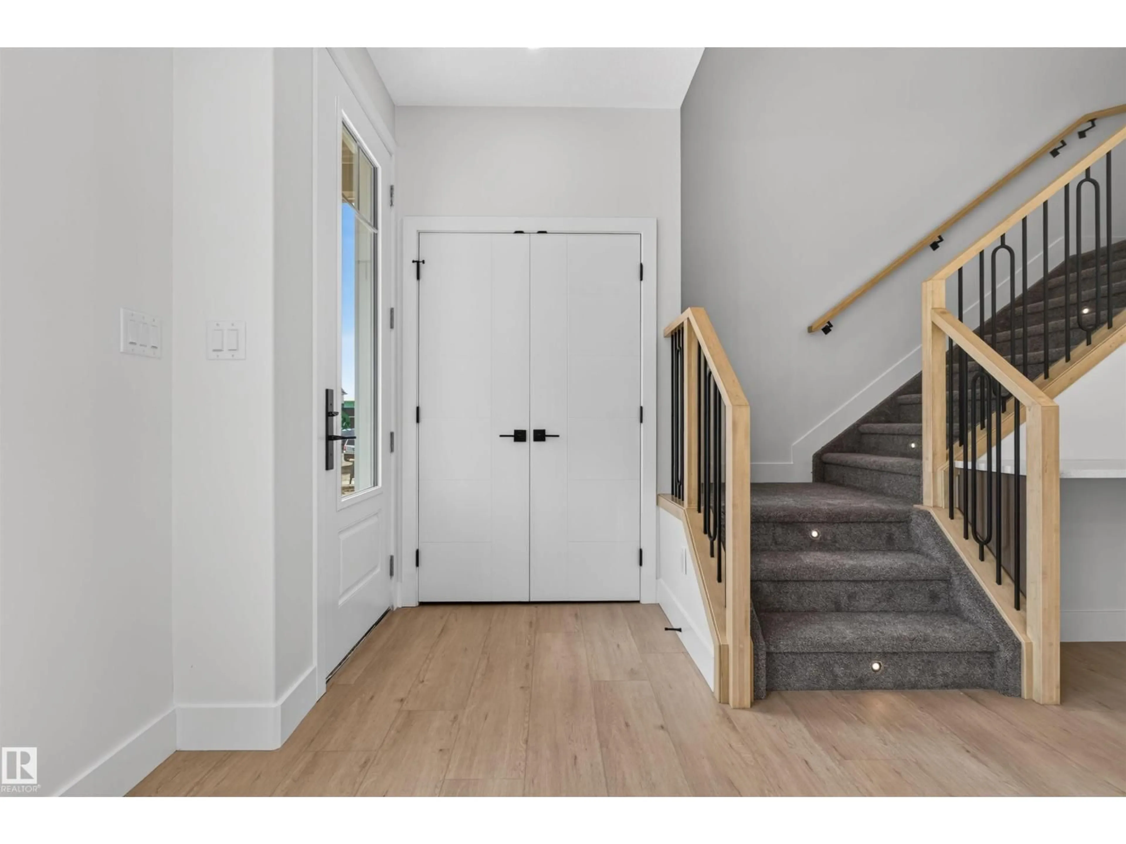 Indoor entryway for 55 ROSA CR, St. Albert Alberta T8N8B7
