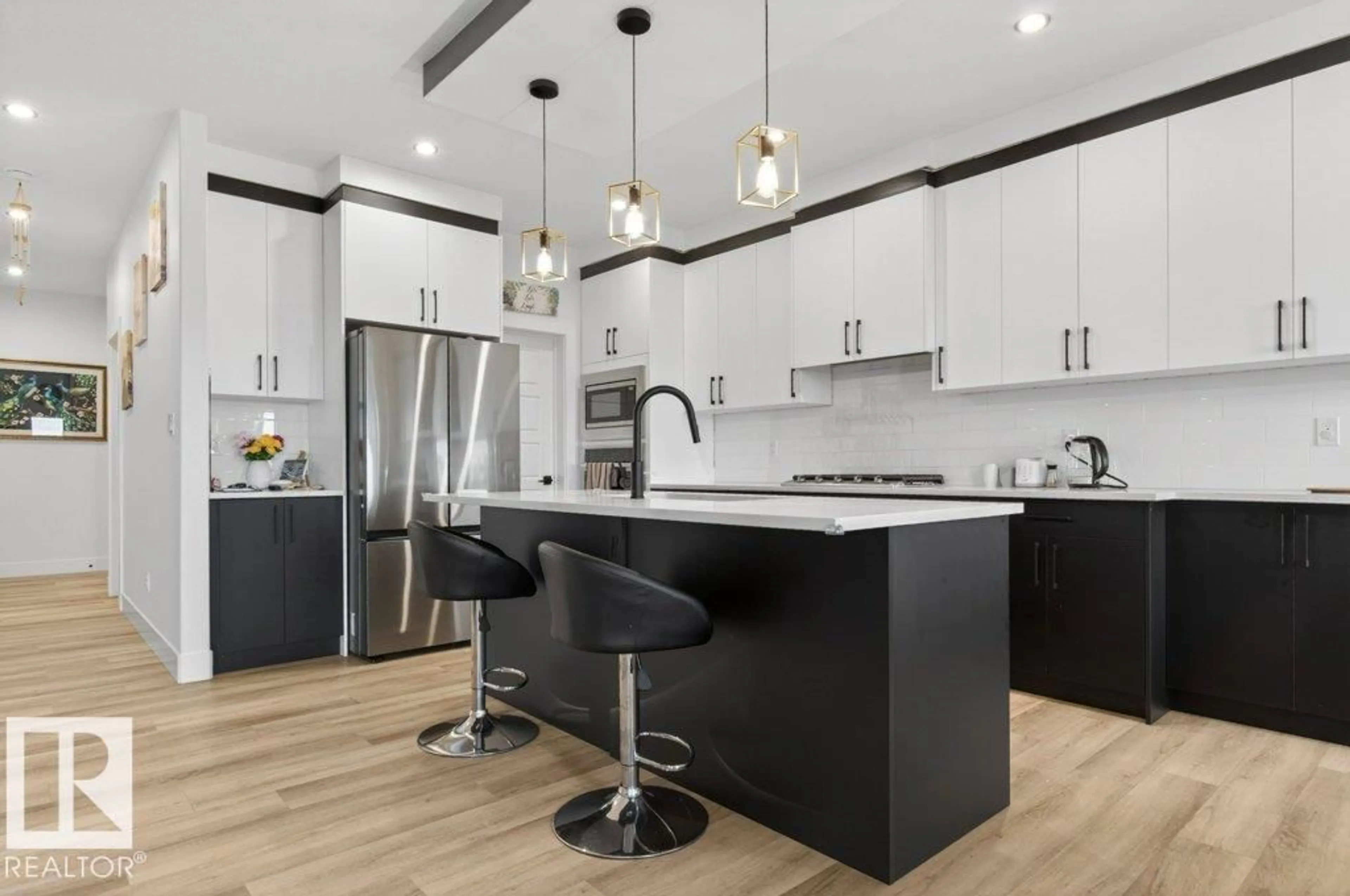 Contemporary kitchen, wood/laminate floor for 371 BLUFF CV, Leduc Alberta T9E1M9