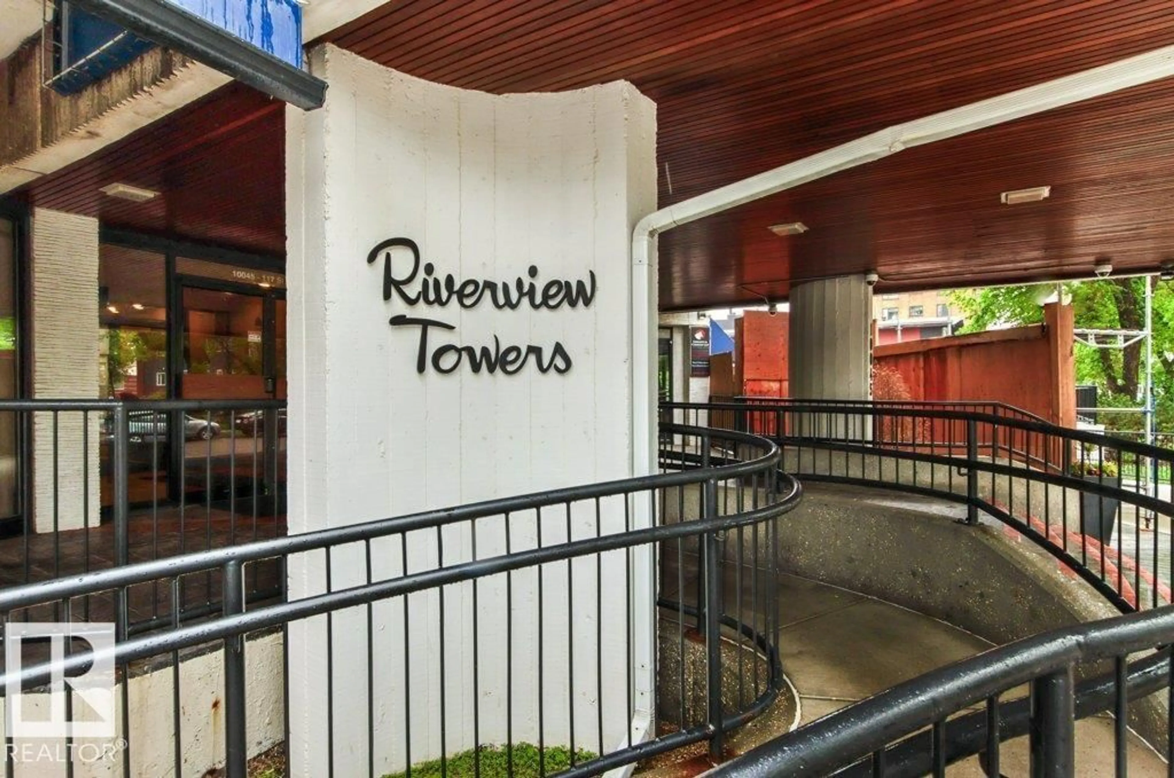 Indoor foyer for #303 - 10045 117 ST, Edmonton Alberta T5K1W8