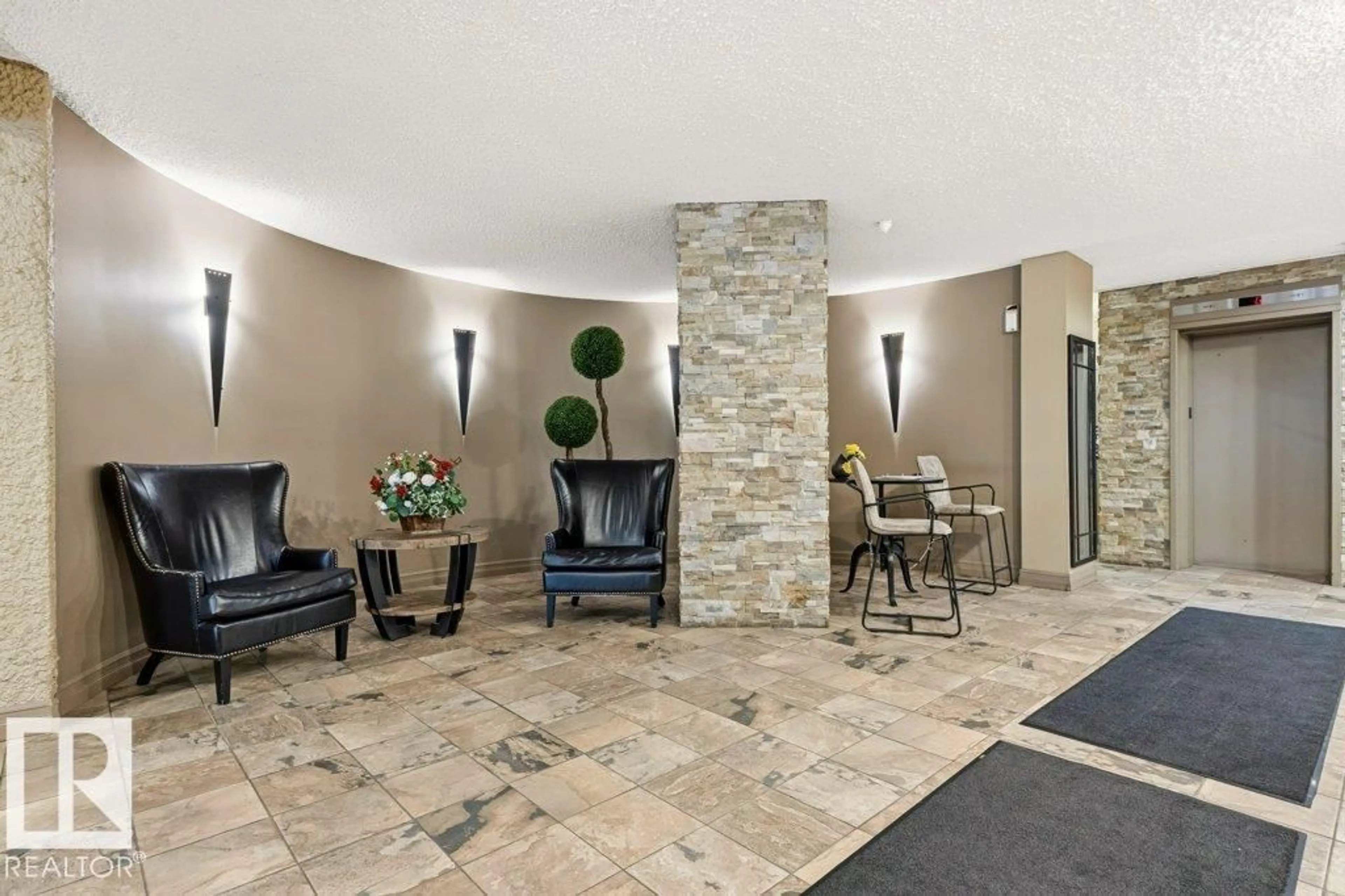 Lobby for #303 - 10045 117 ST, Edmonton Alberta T5K1W8