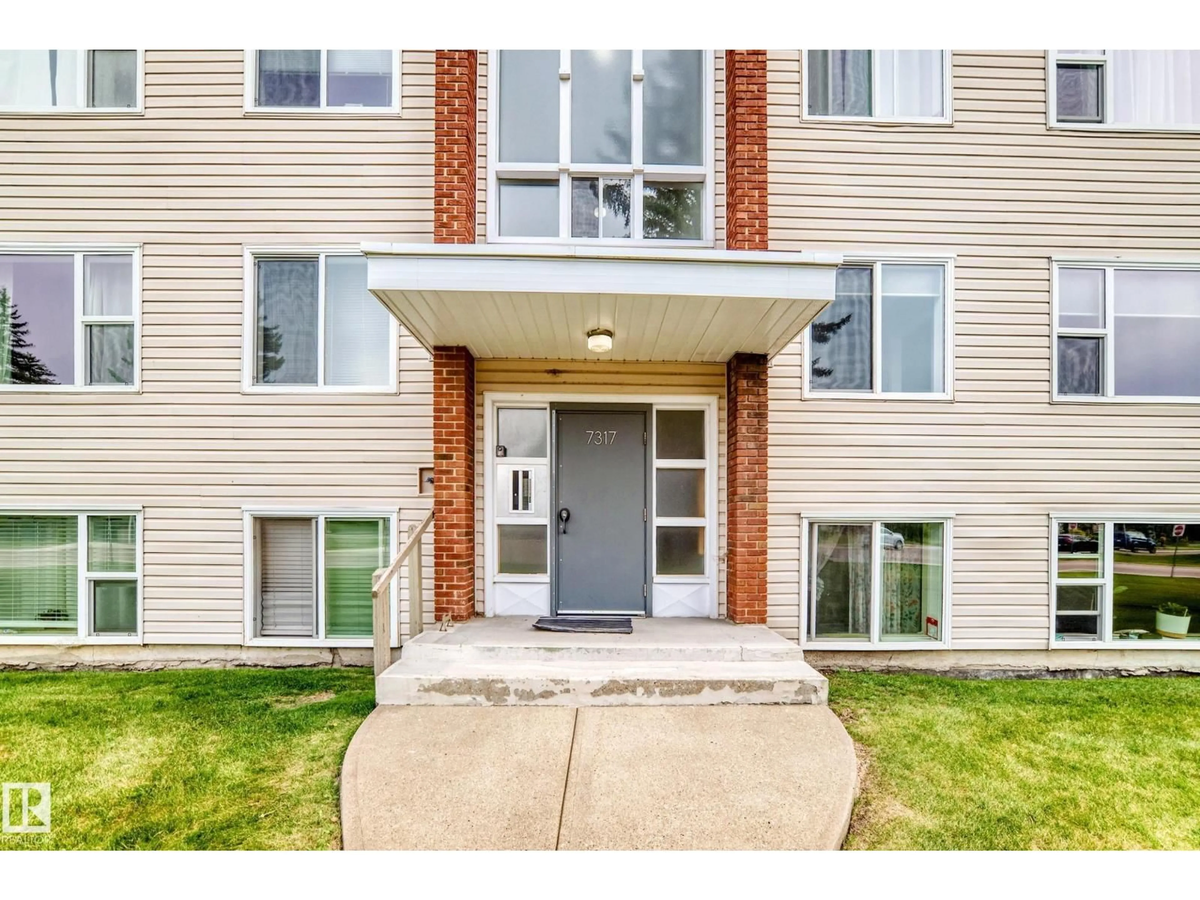 Indoor entryway for #8 - 7317 118 ST NW, Edmonton Alberta T6G1S5