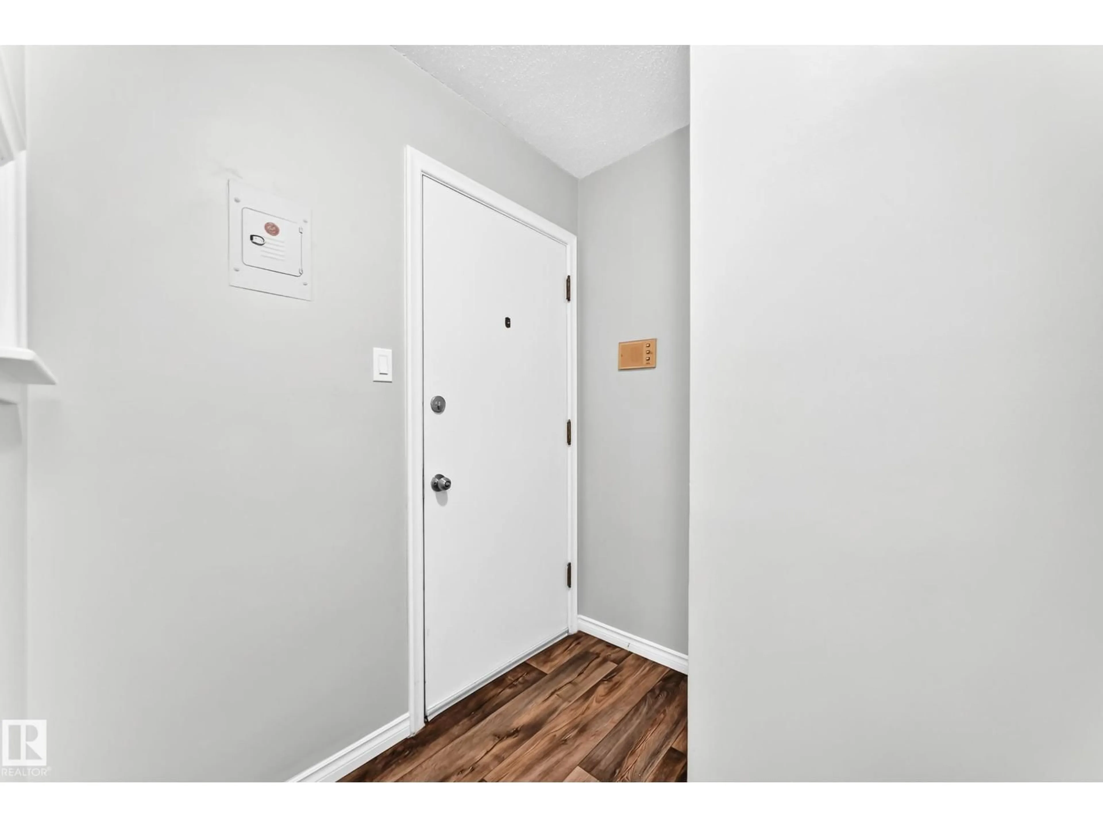 Indoor entryway for #8 - 7317 118 ST NW, Edmonton Alberta T6G1S5