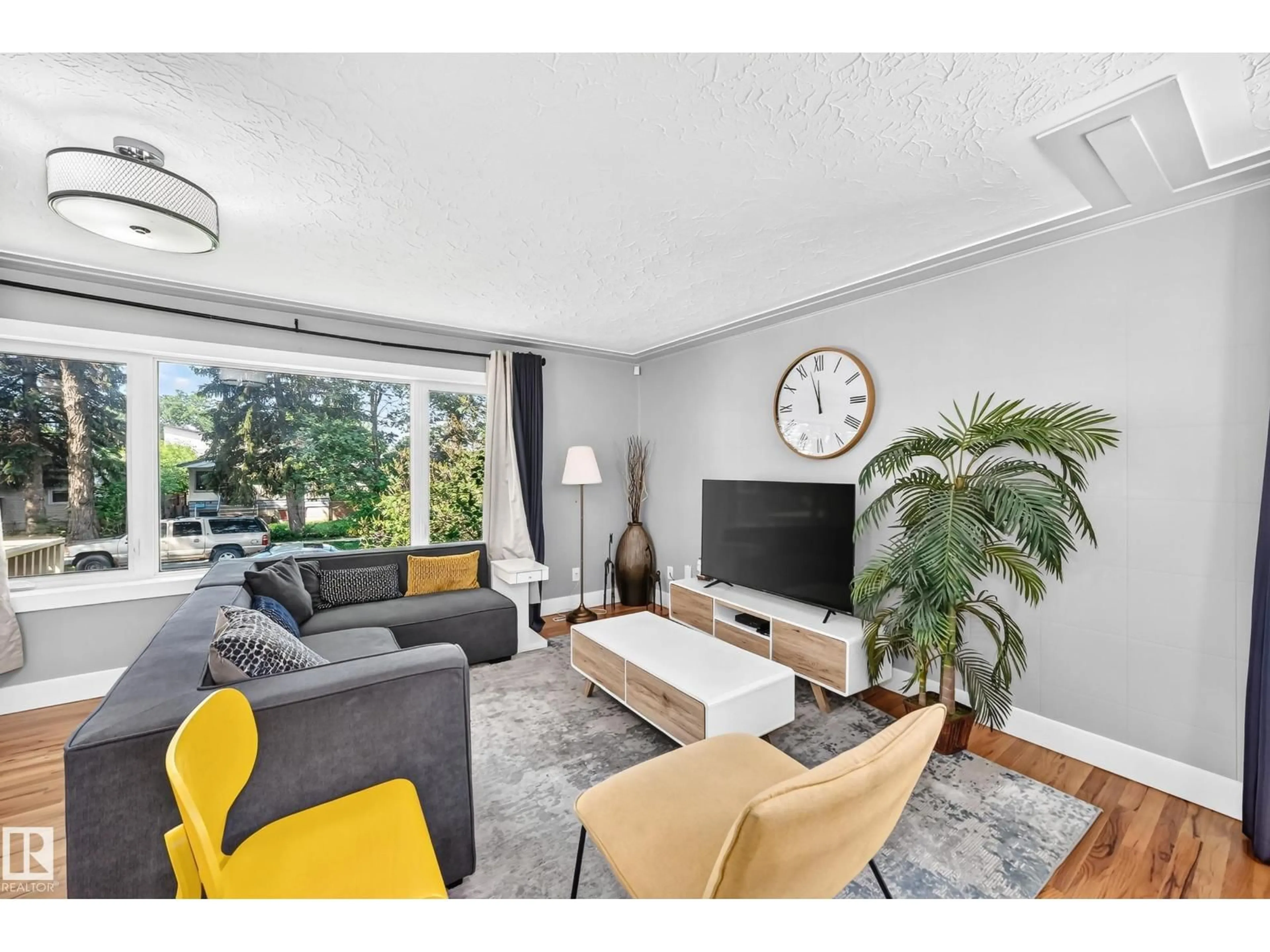 Living room with furniture, unknown for NW - 10139 74 ST, Edmonton Alberta T6A2X8