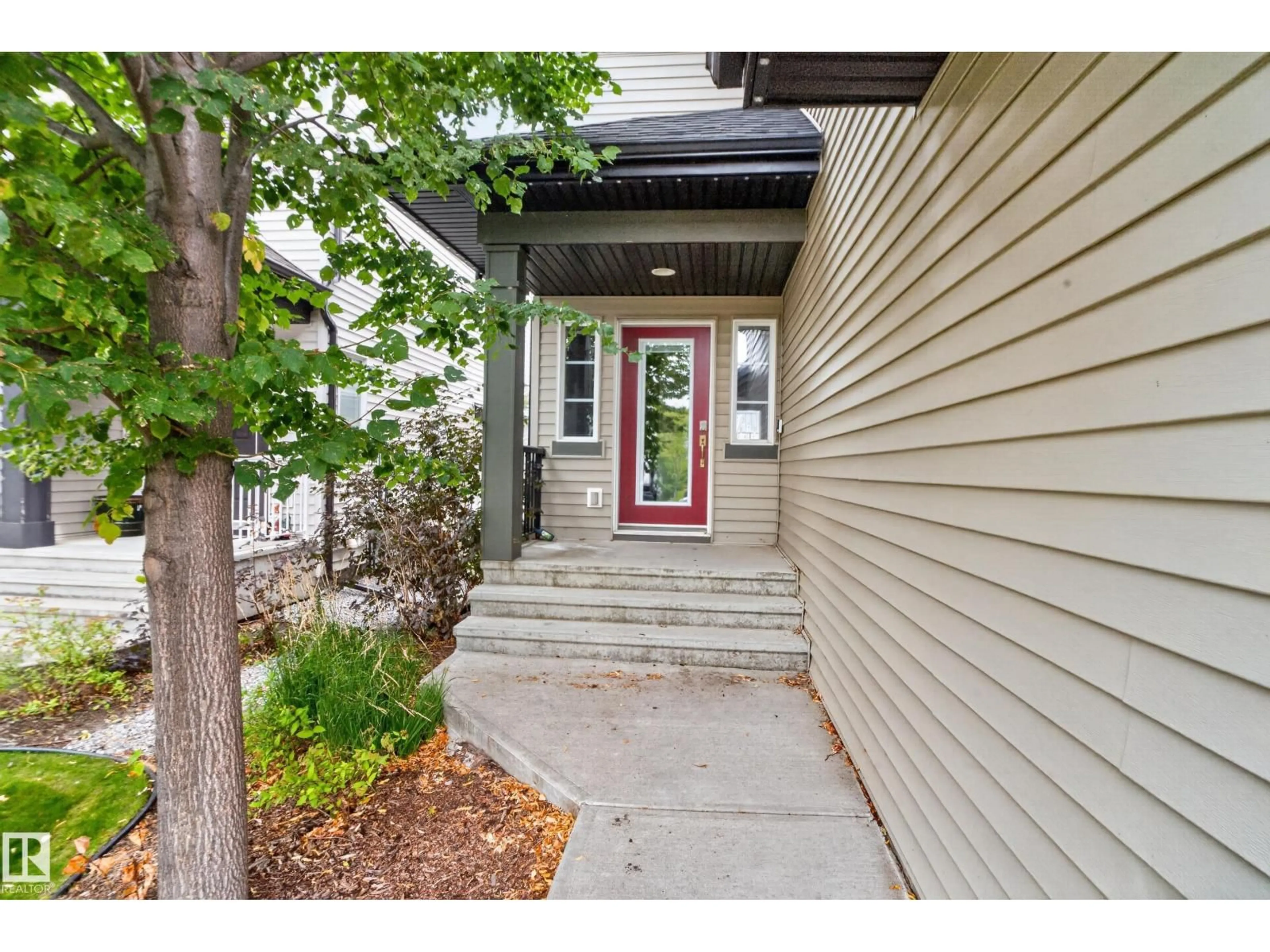 Indoor entryway for 1107 CHAHLEY CT, Edmonton Alberta T6M0K5