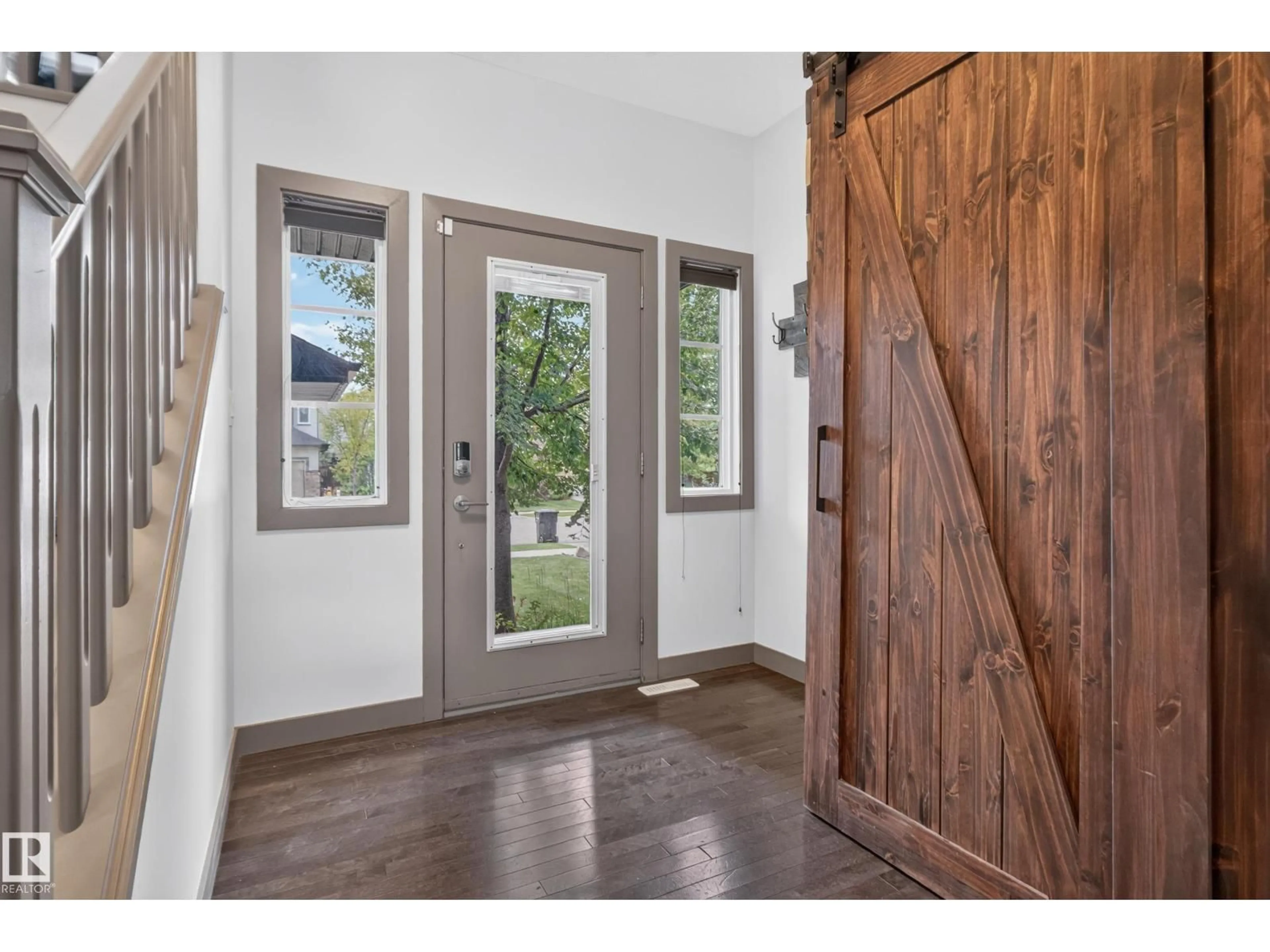 Indoor entryway for 1107 CHAHLEY CT, Edmonton Alberta T6M0K5