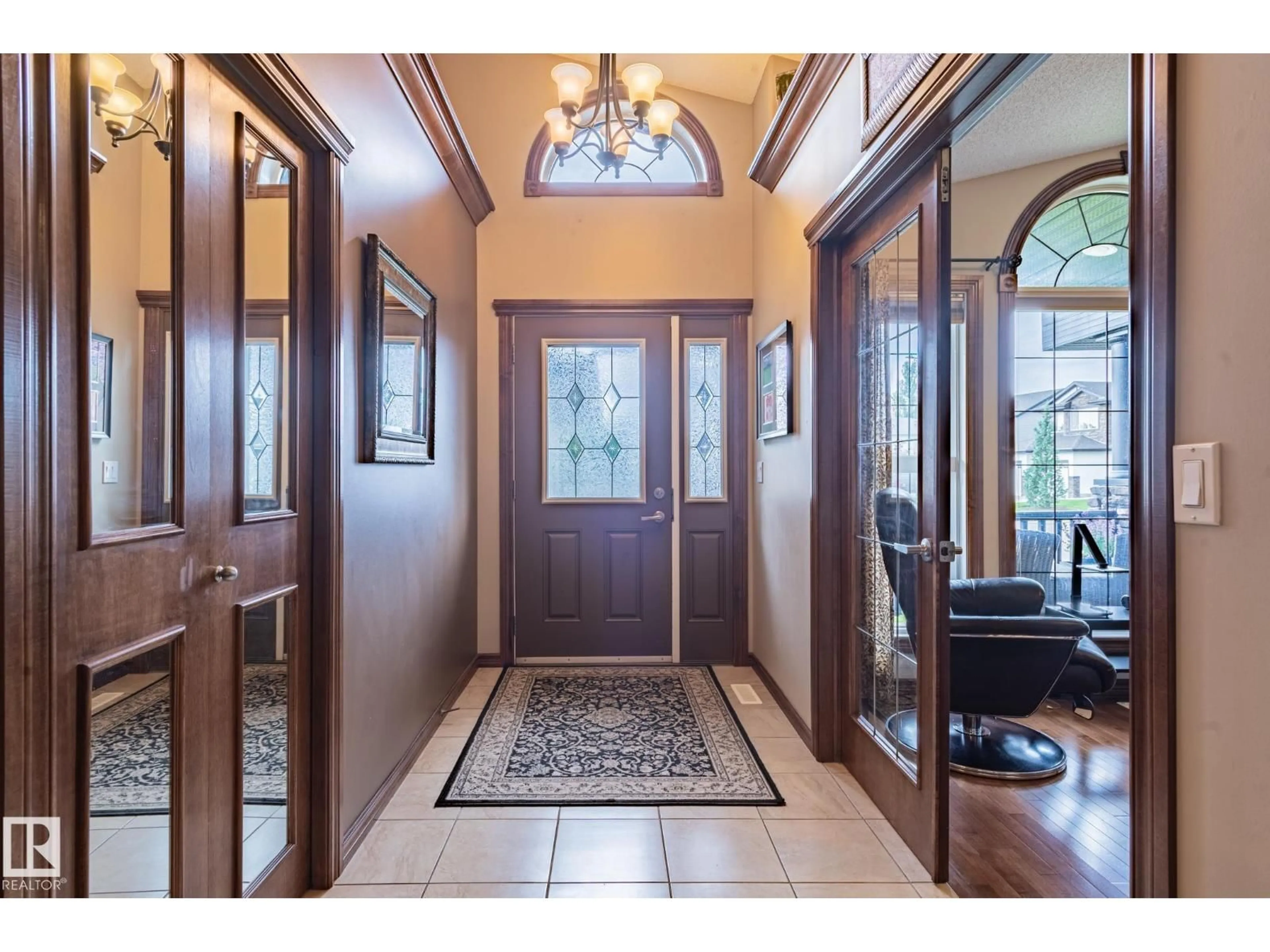 Indoor entryway for 19 NEWTON PL, St. Albert Alberta T8N3V8