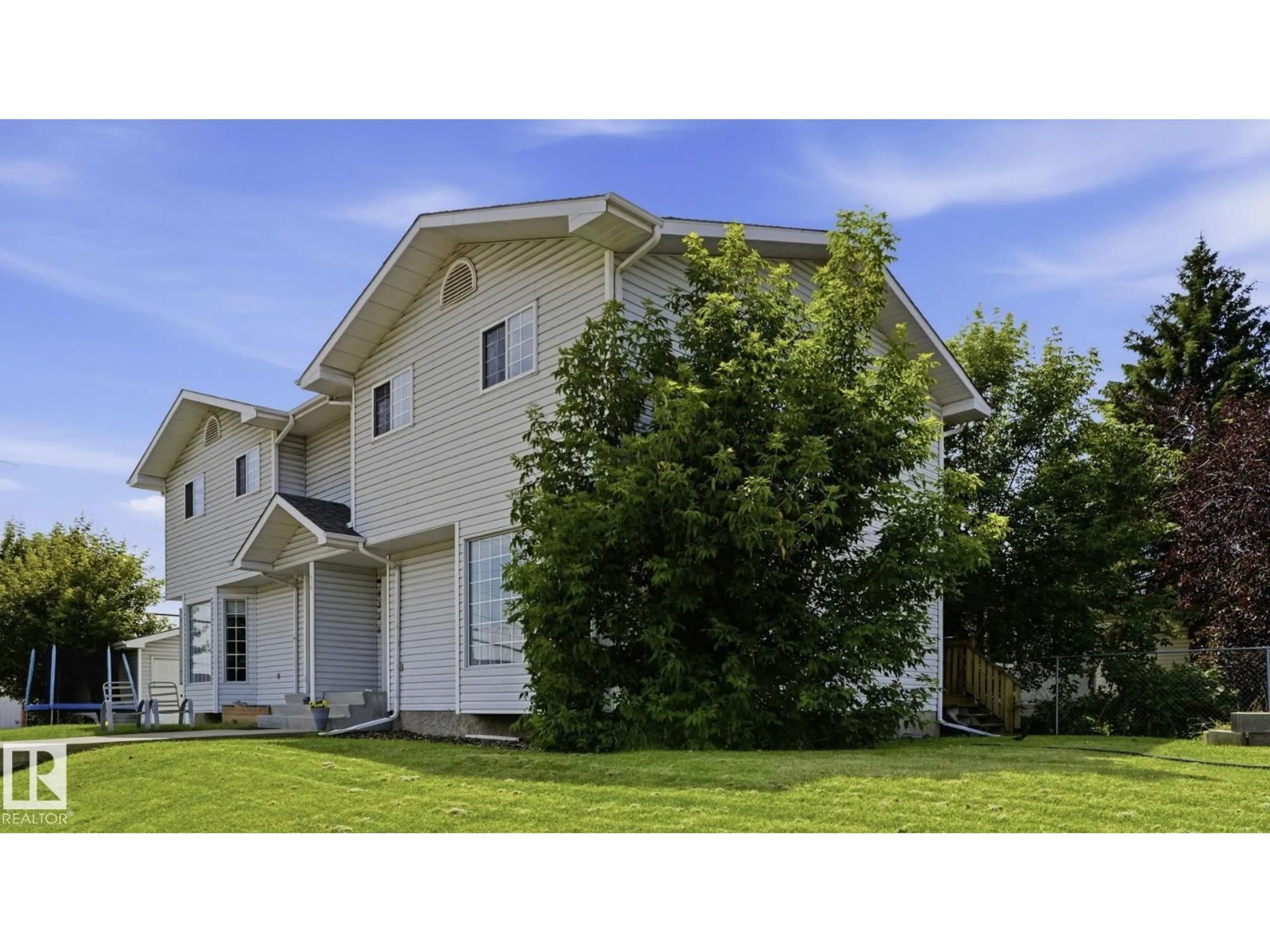 Home with vinyl exterior material, building for 8230 71 ST, Edmonton Alberta T6B1X2