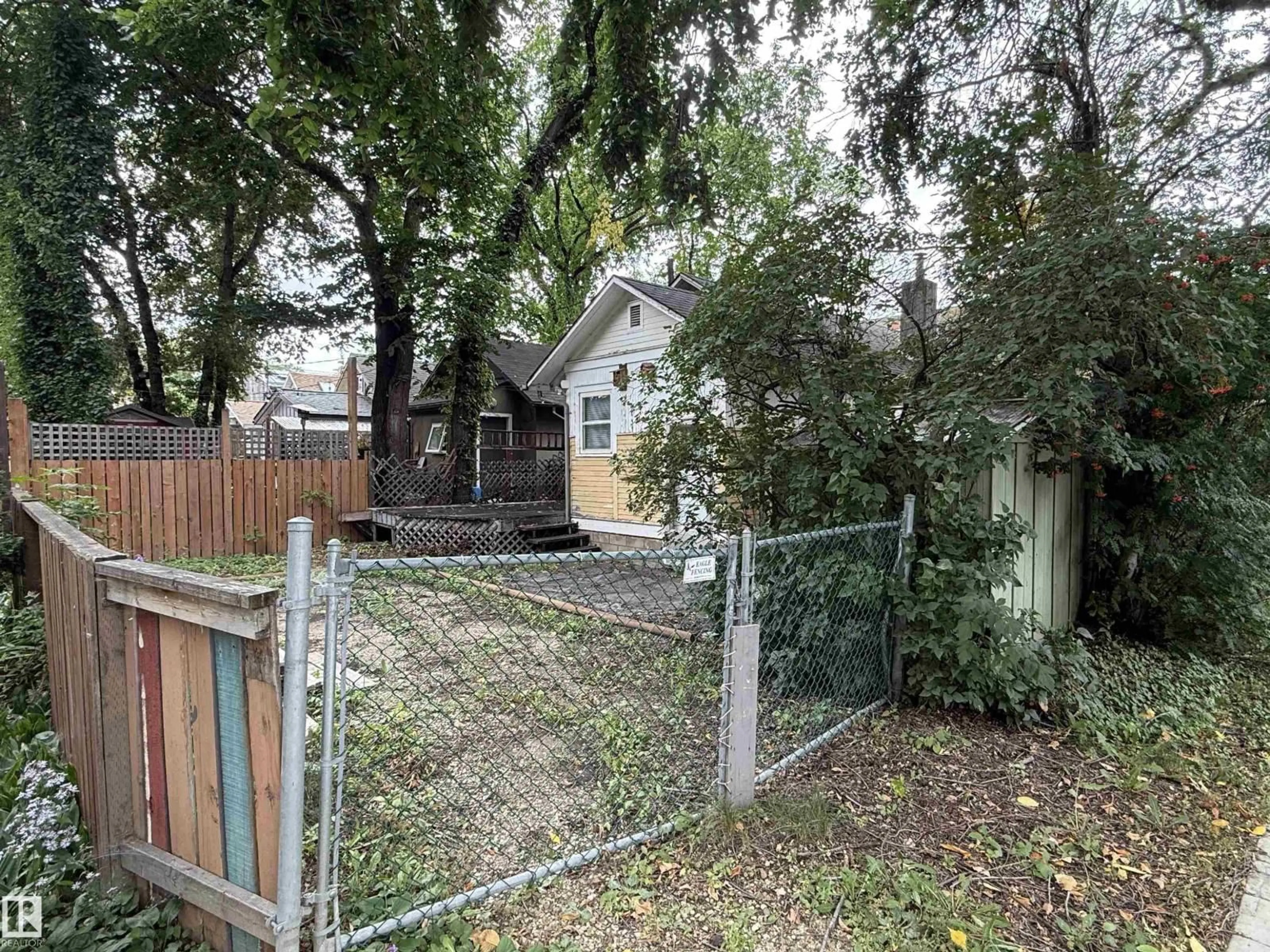 A pic from outside/outdoor area/front of a property/back of a property/a pic from drone, street for 8621 100 ST, Edmonton Alberta T6E3Y2
