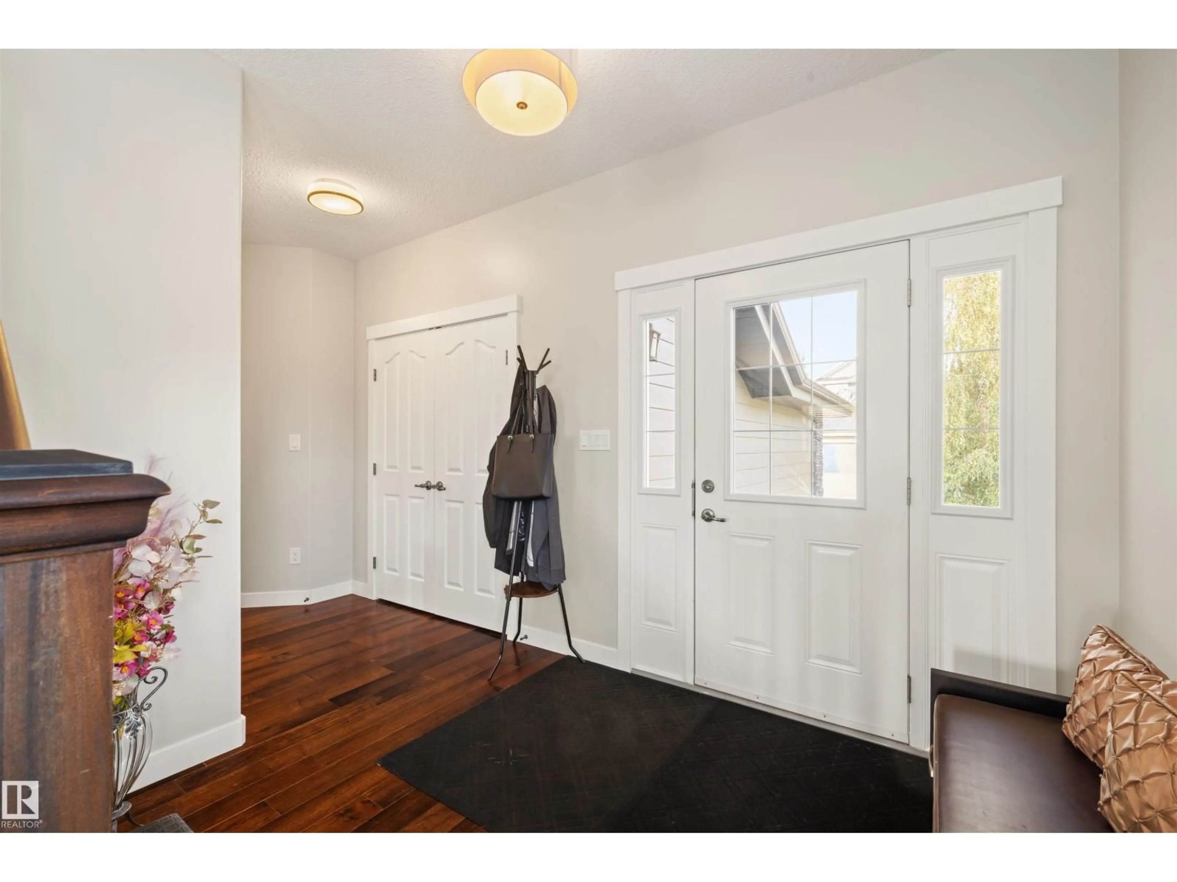 Indoor entryway for 1457 WATES LI SW, Edmonton Alberta T6W0V1