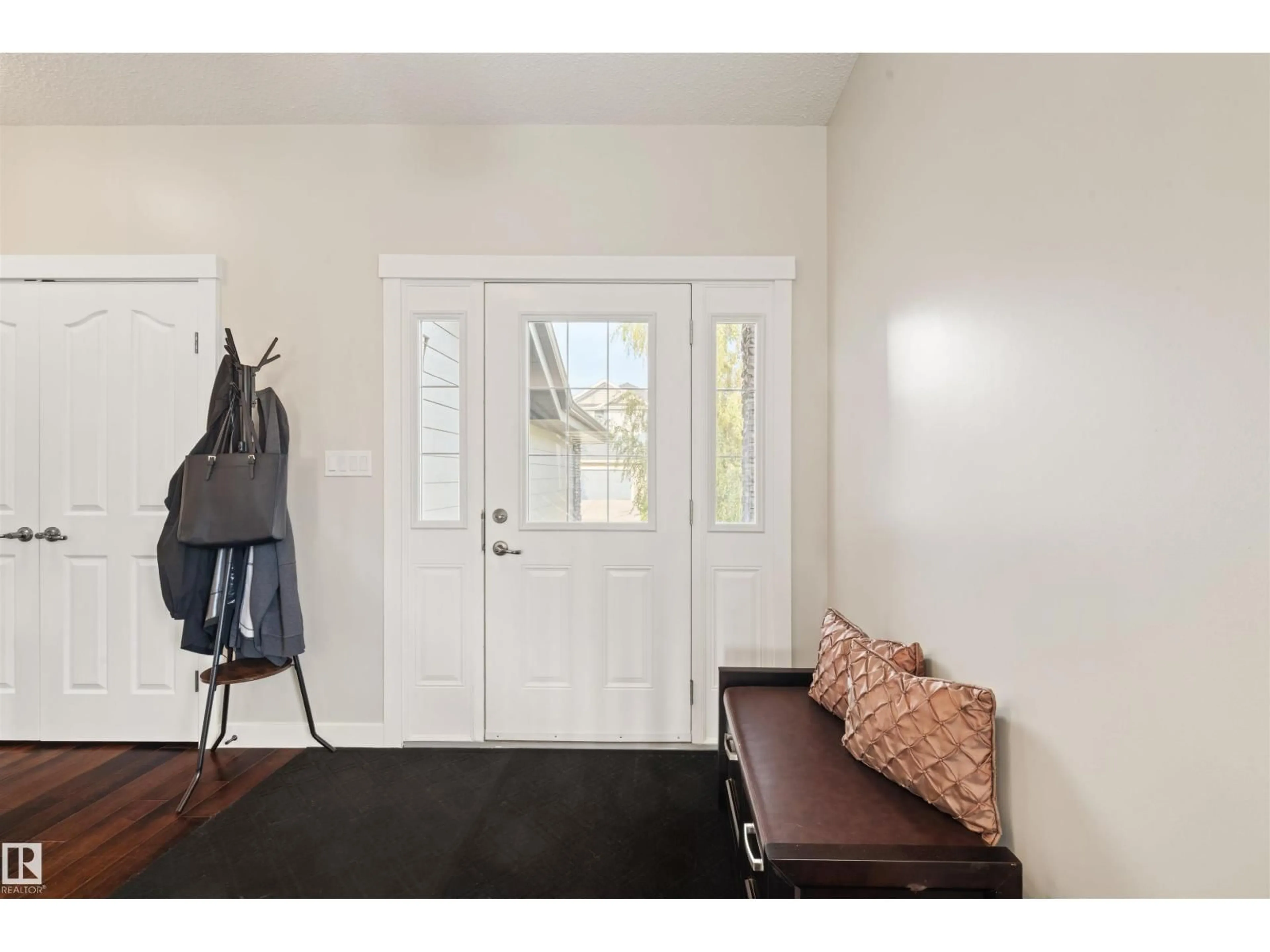 Indoor entryway for 1457 WATES LI SW, Edmonton Alberta T6W0V1