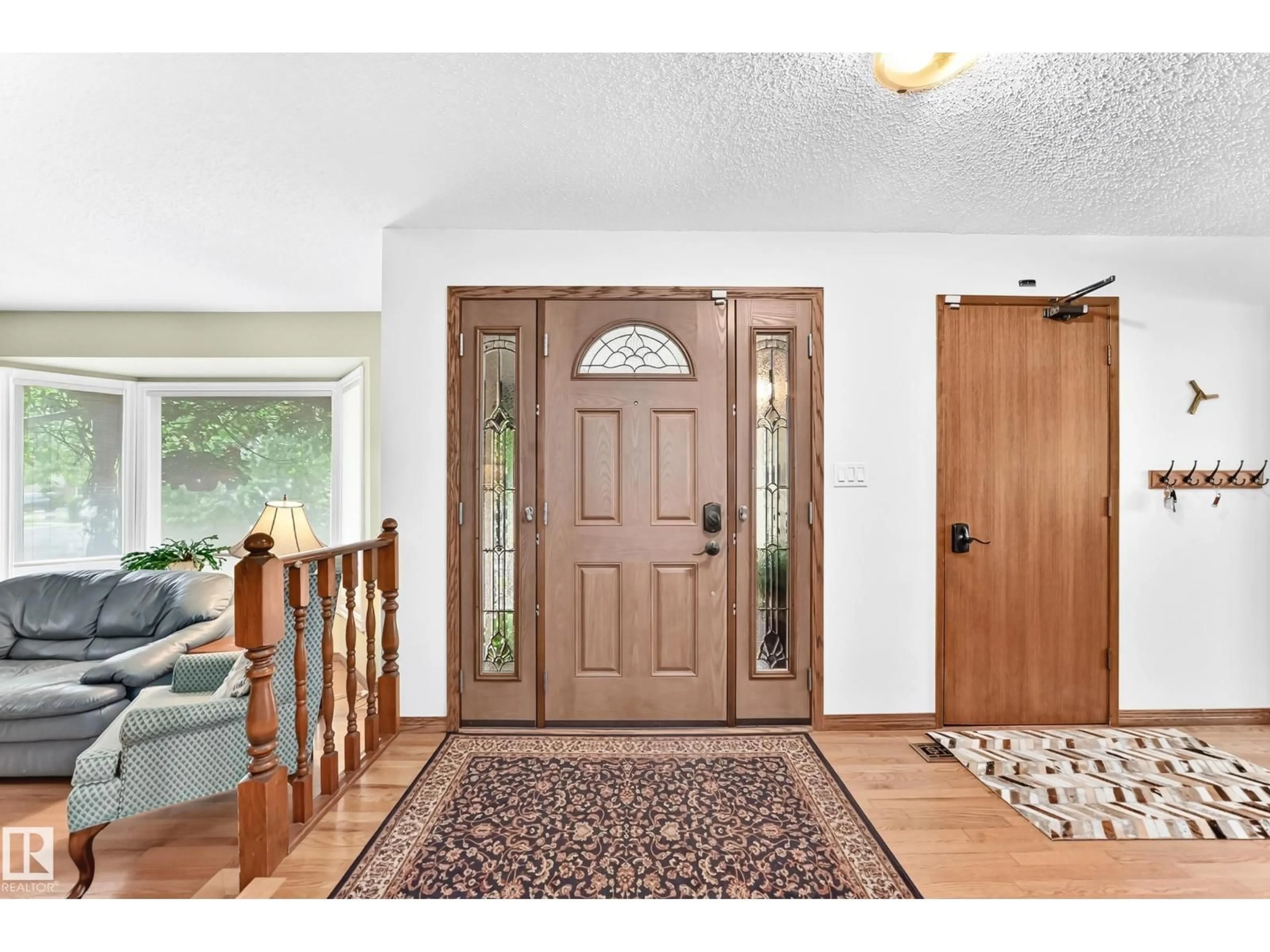 Indoor entryway for 16 LORNE CR, St. Albert Alberta T8N3R2