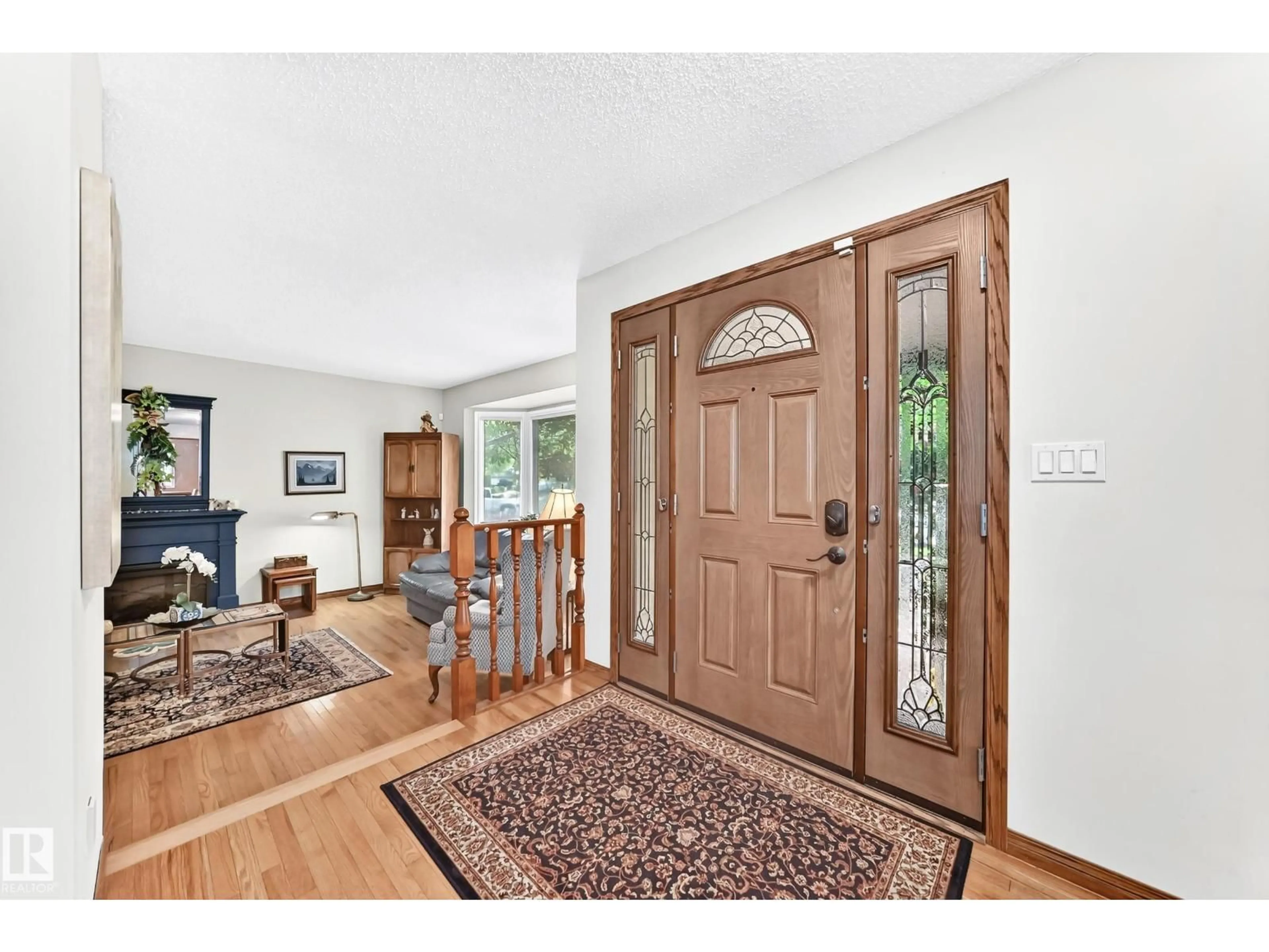 Indoor entryway for 16 LORNE CR, St. Albert Alberta T8N3R2