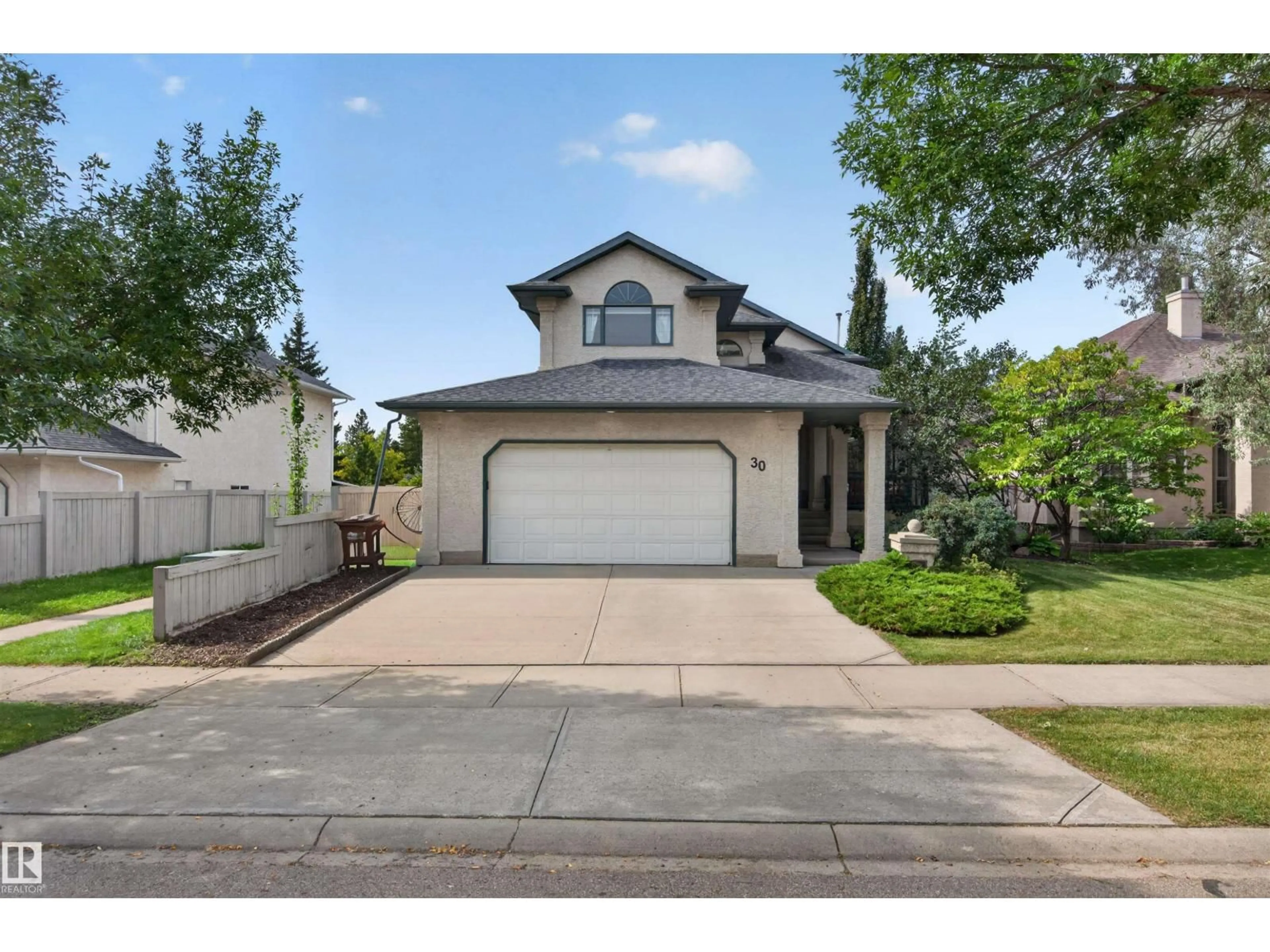 Home with vinyl exterior material, street for 30 KENILWORTH CR, St. Albert Alberta T8N6J4