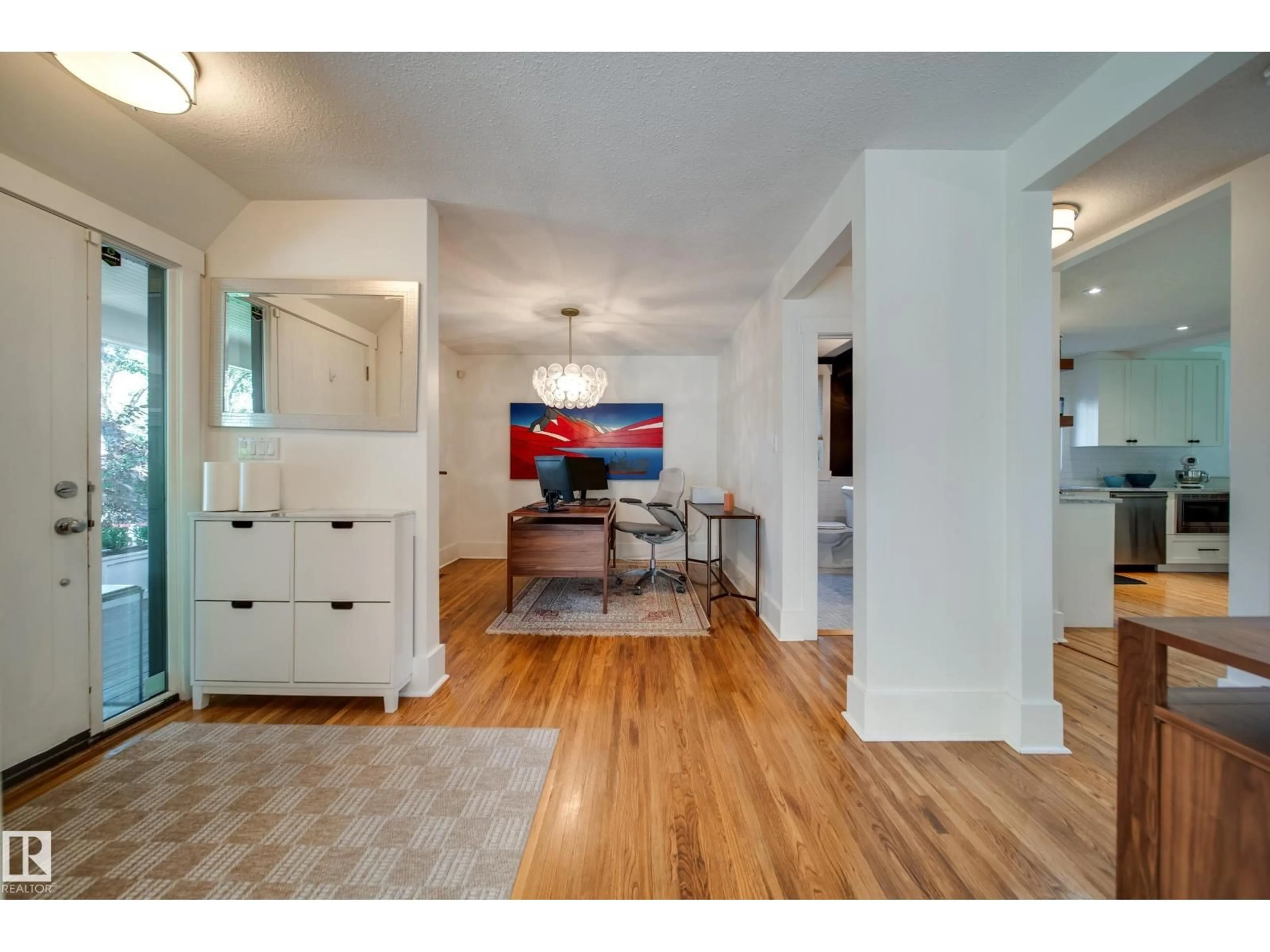 Indoor entryway for 10335 137 ST, Edmonton Alberta T5N2H2