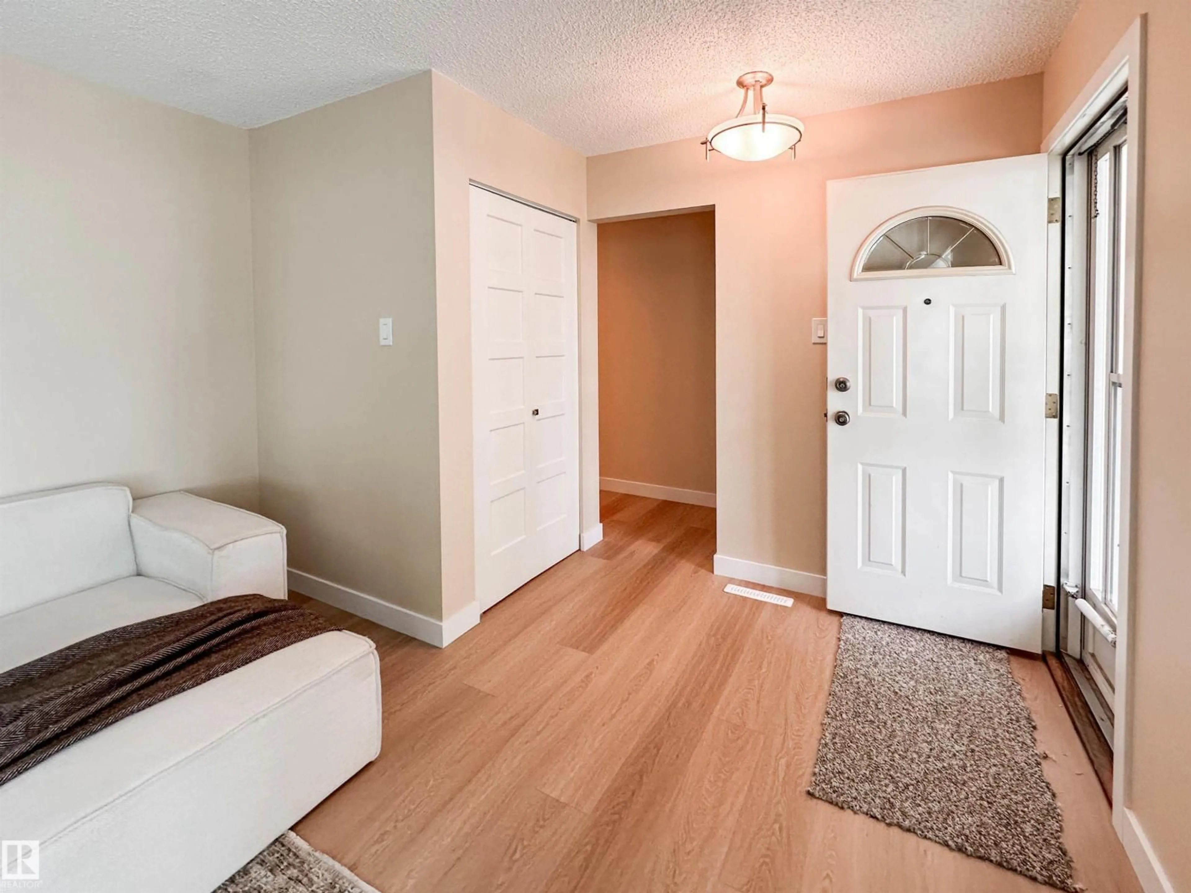 Indoor entryway for 14603 59A ST NW, Edmonton Alberta T5A1Y8