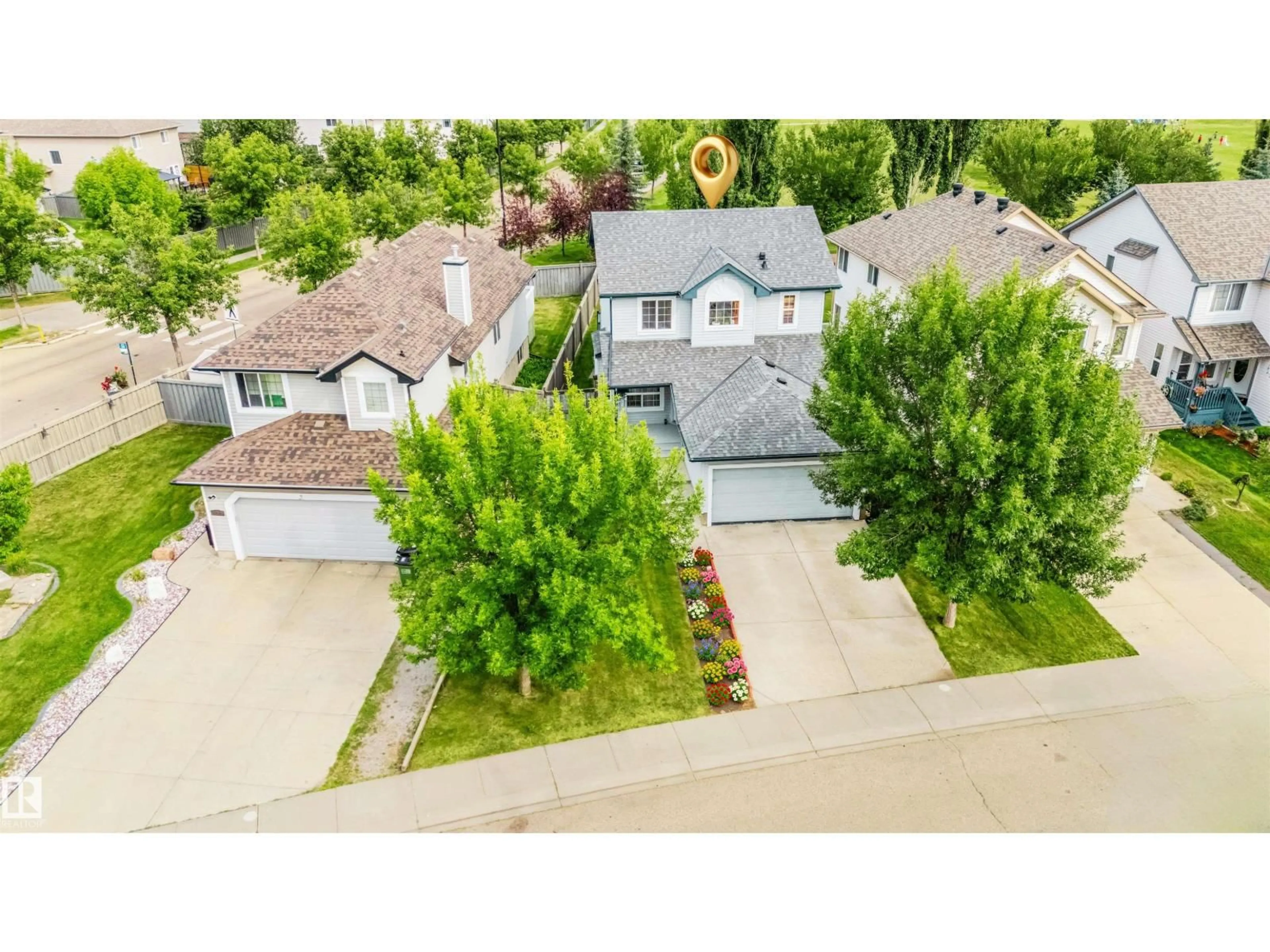 A pic from outside/outdoor area/front of a property/back of a property/a pic from drone, street for 20324 48 AV, Edmonton Alberta T6M2Z6