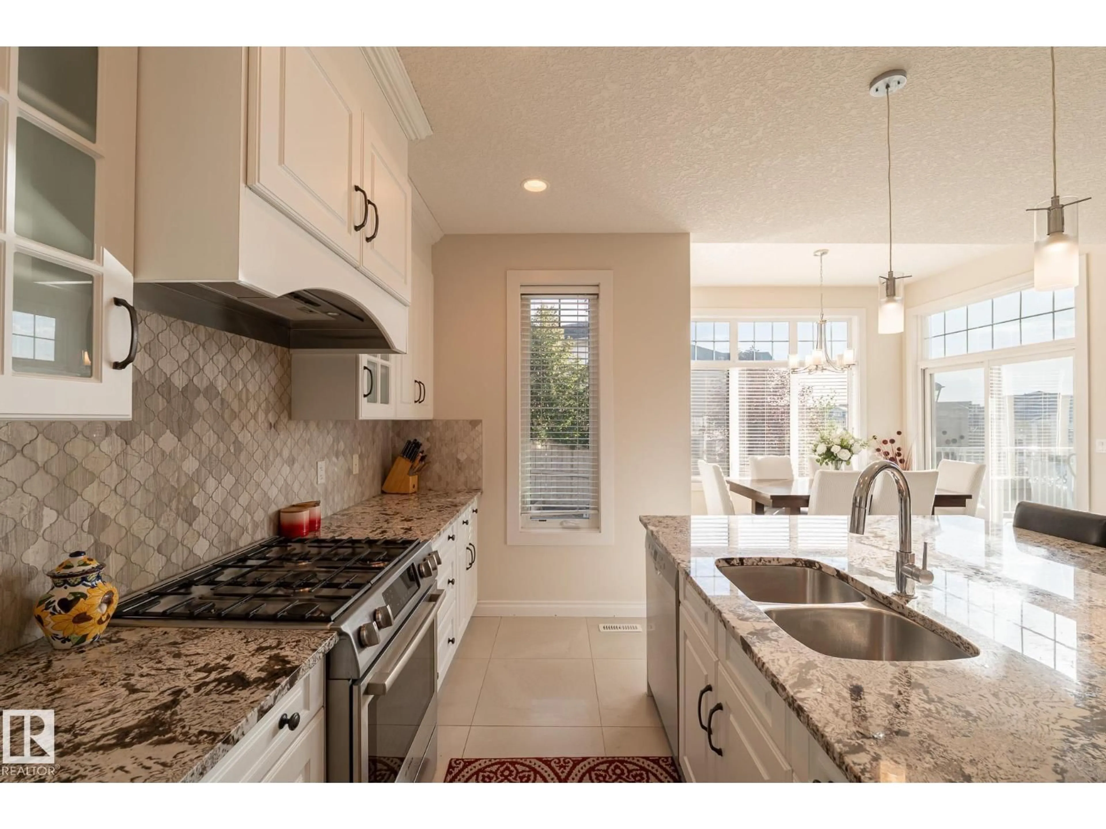 Open concept kitchen, ceramic/tile floor for 914 CRYSTALLINA NERA WY, Edmonton Alberta T5Z0L1