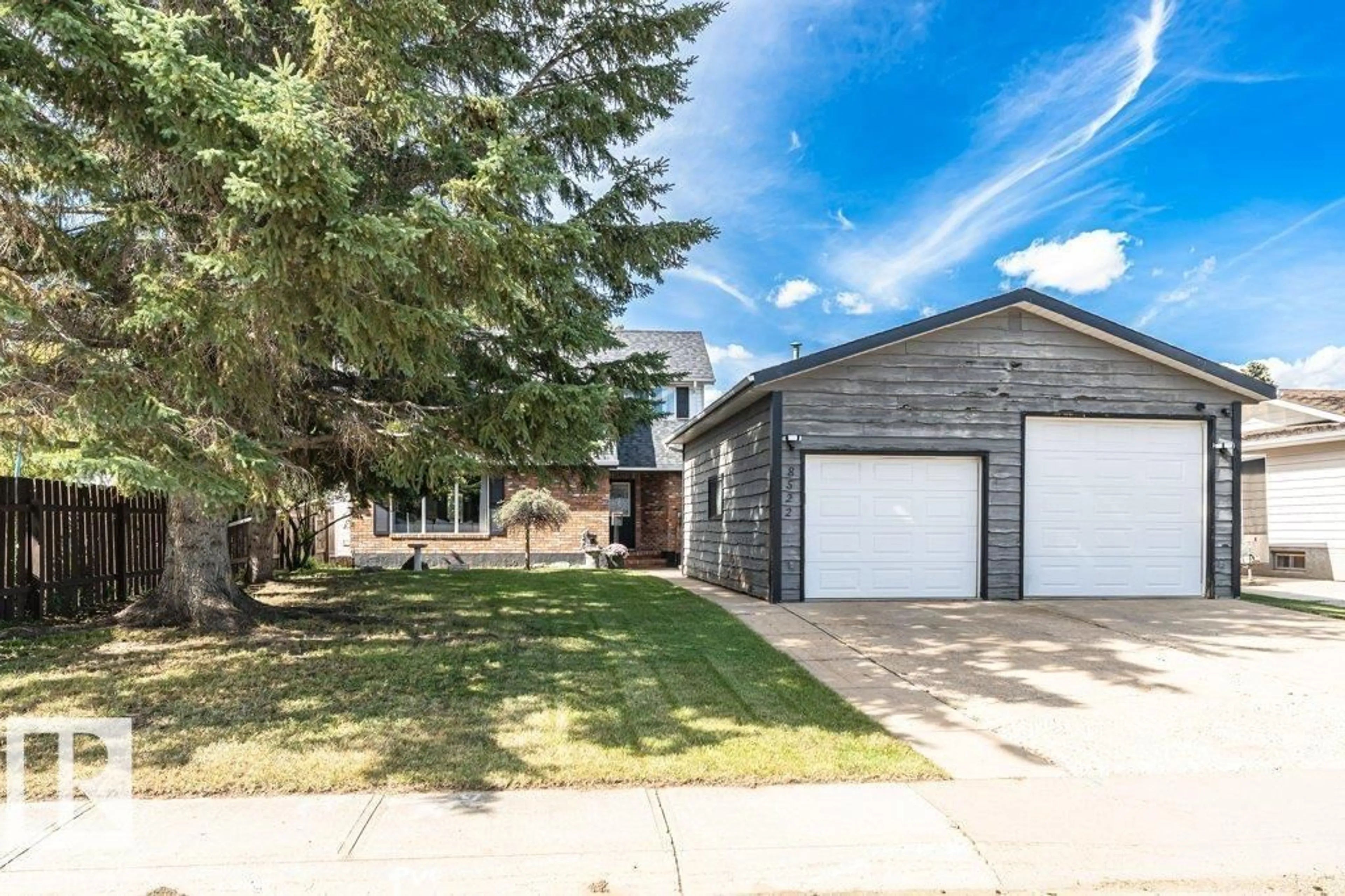 Home with vinyl exterior material, street for 8522 98 AV, Fort Saskatchewan Alberta T8L3A3