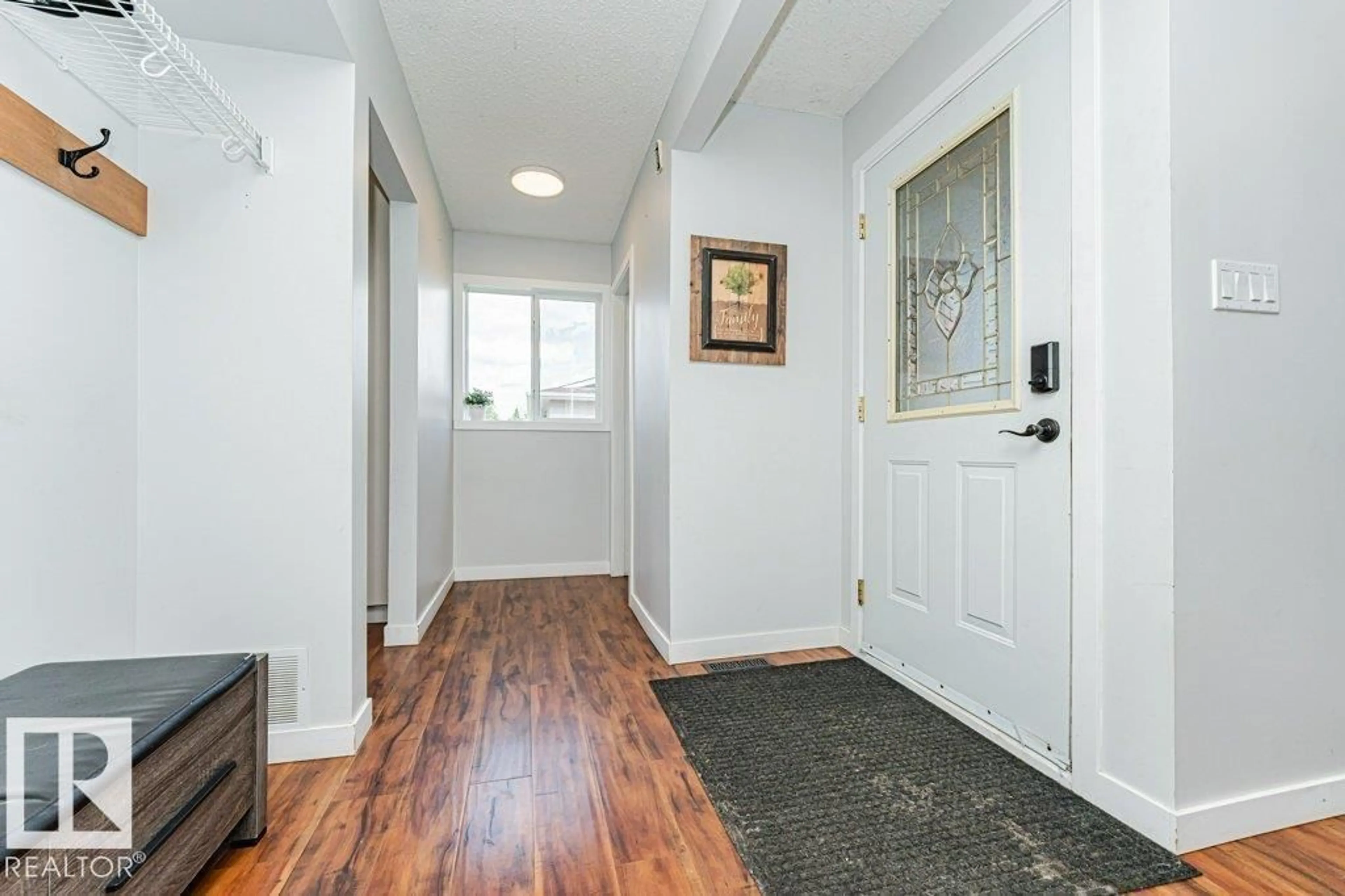 Indoor entryway for 8522 98 AV, Fort Saskatchewan Alberta T8L3A3