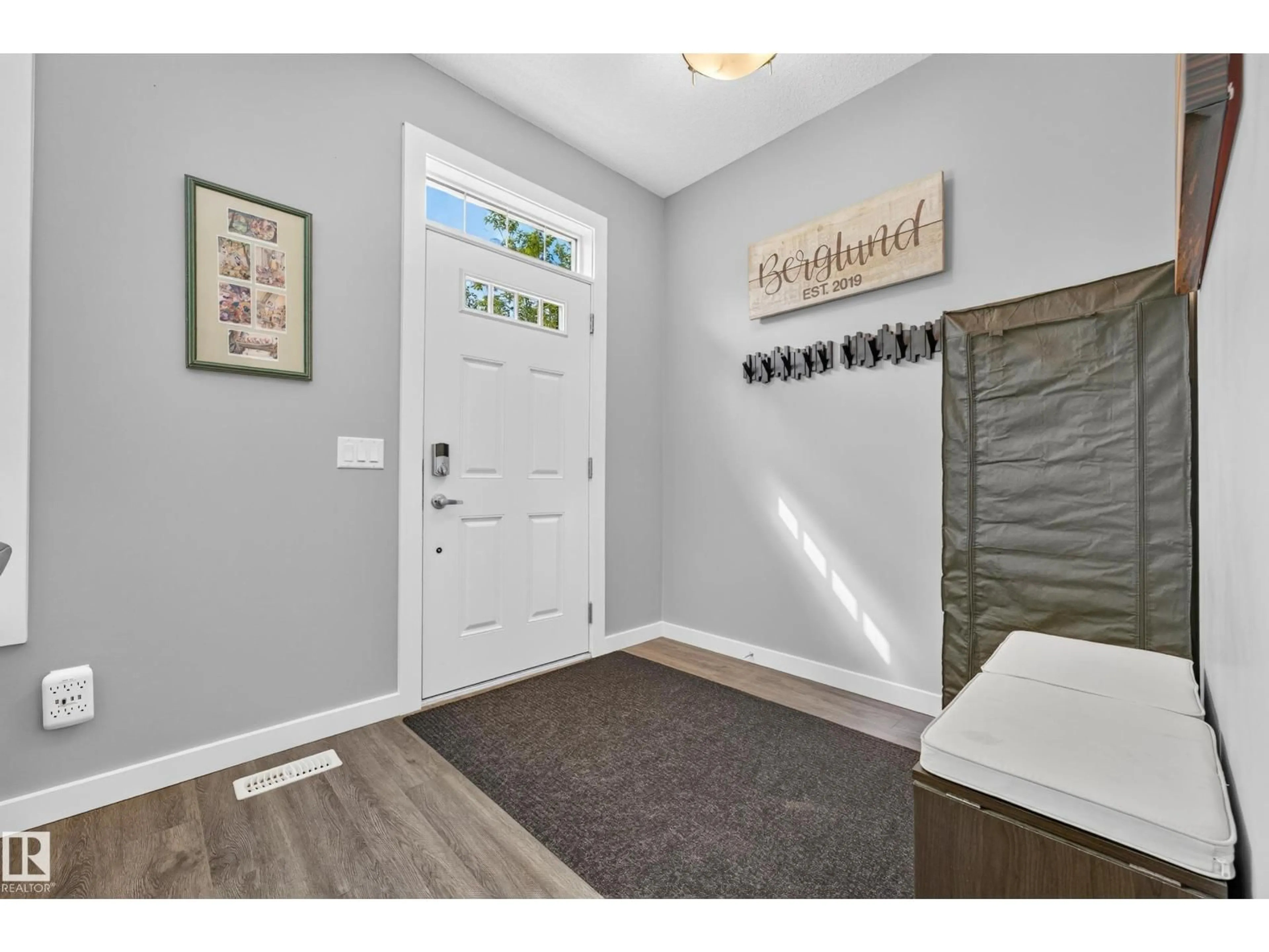 Indoor entryway for 2821 MAPLE WY, Edmonton Alberta T6T0Z7