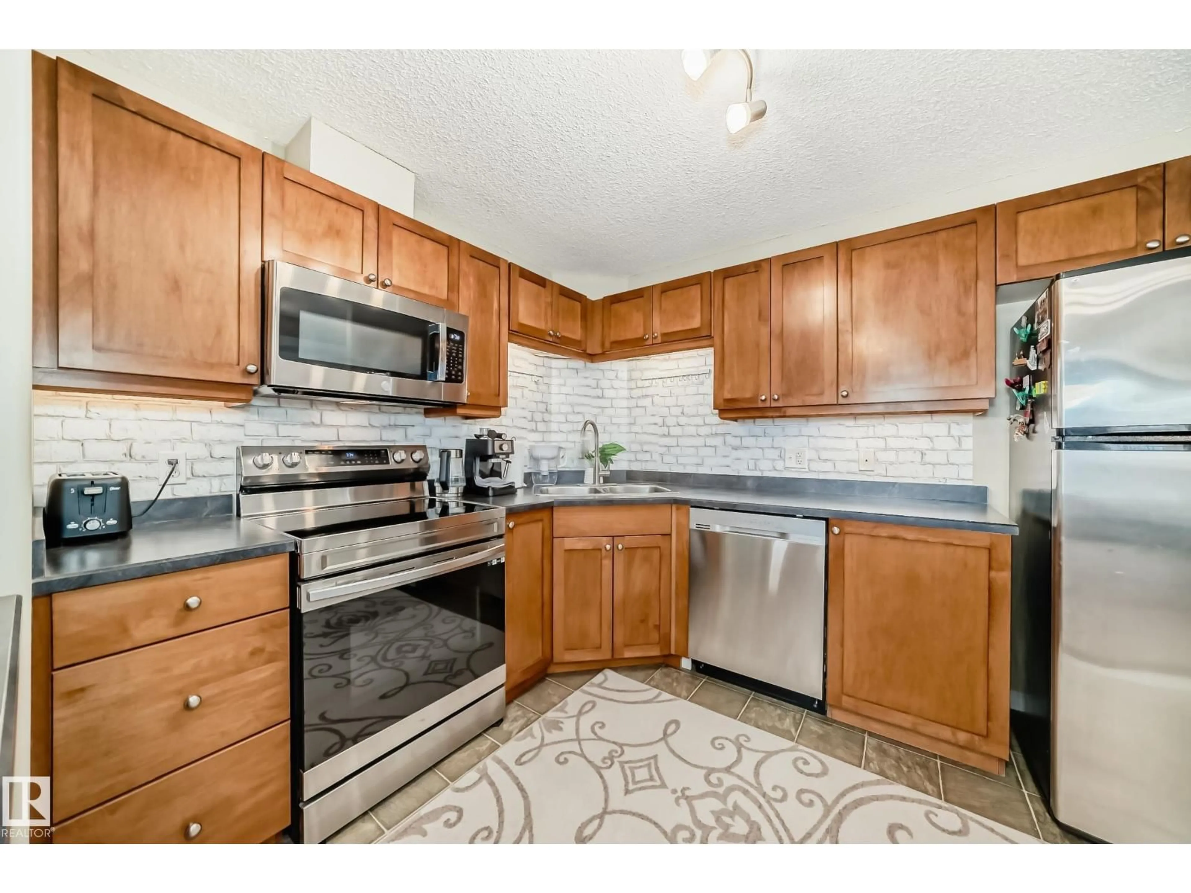 Standard kitchen, unknown for 1309 SOUTH TERWILLEGAR DR, Edmonton Alberta T6R0E1