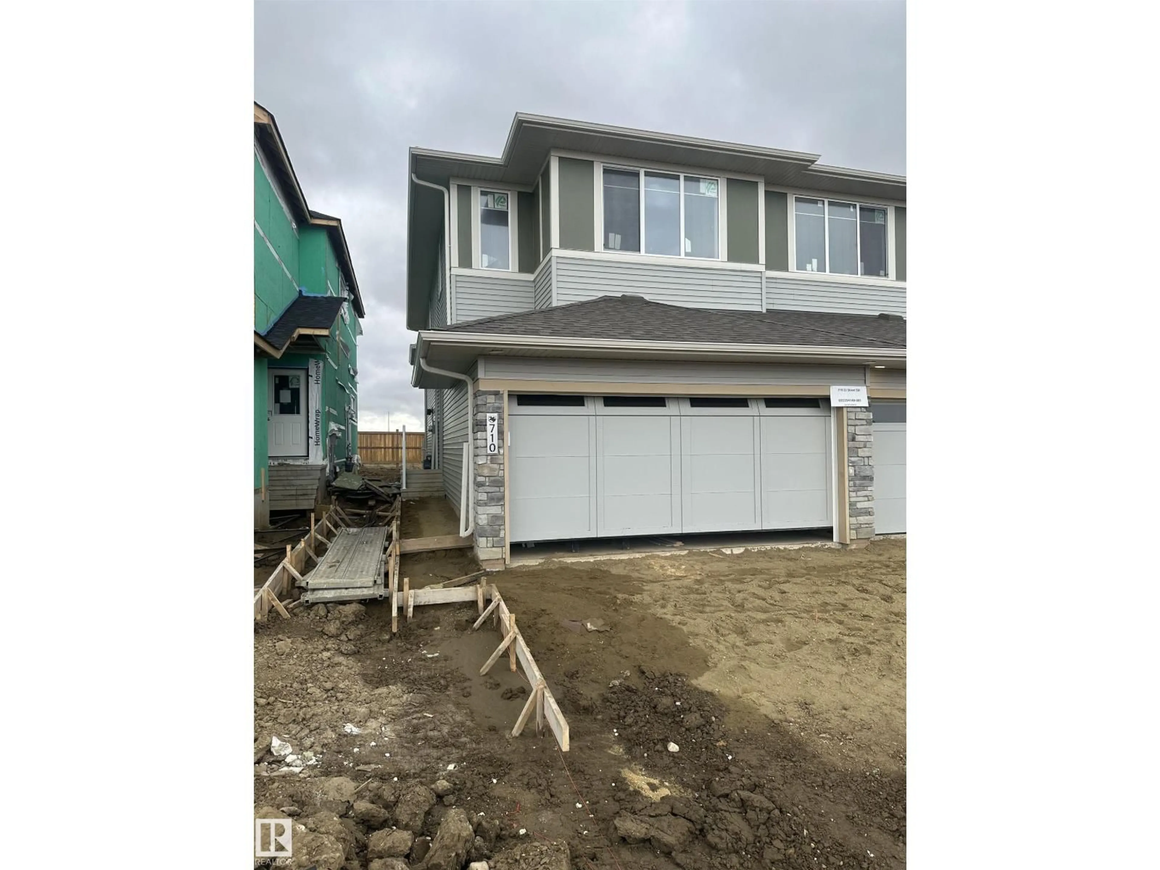 Unknown for 710 22 ST, Edmonton Alberta T6X3M1