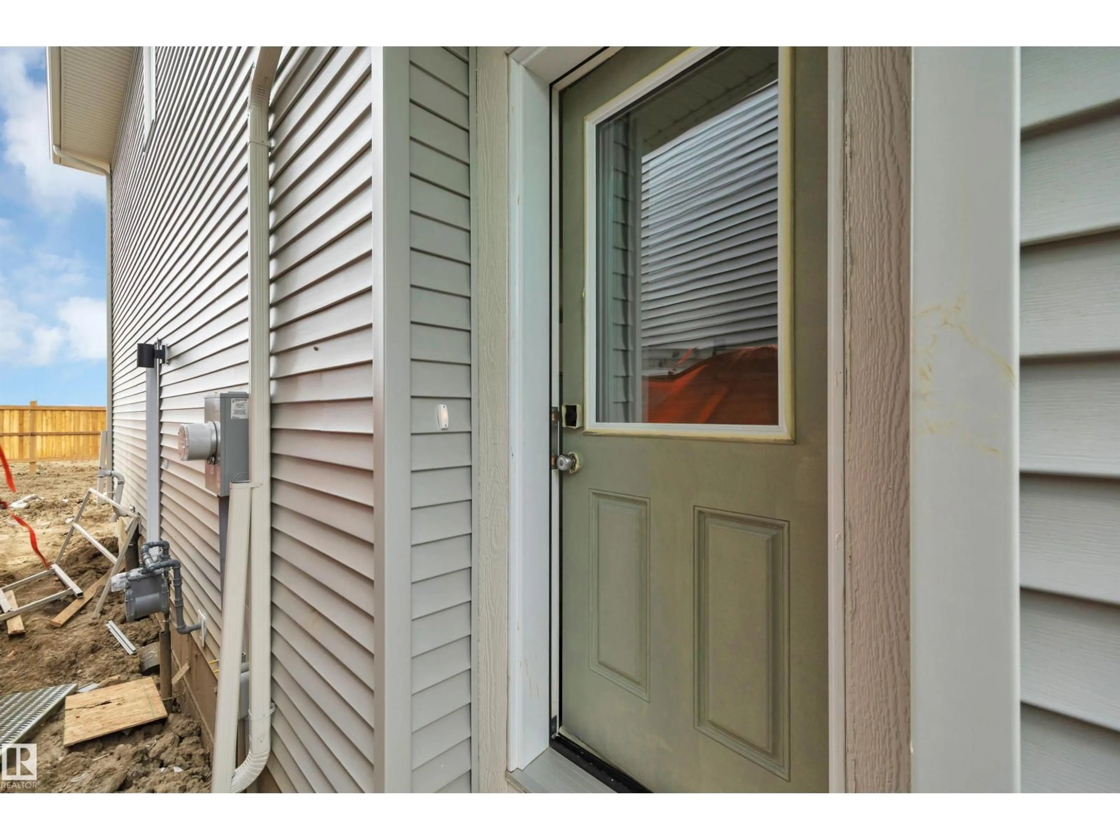 Indoor entryway for 710 22 ST, Edmonton Alberta T6X3M1